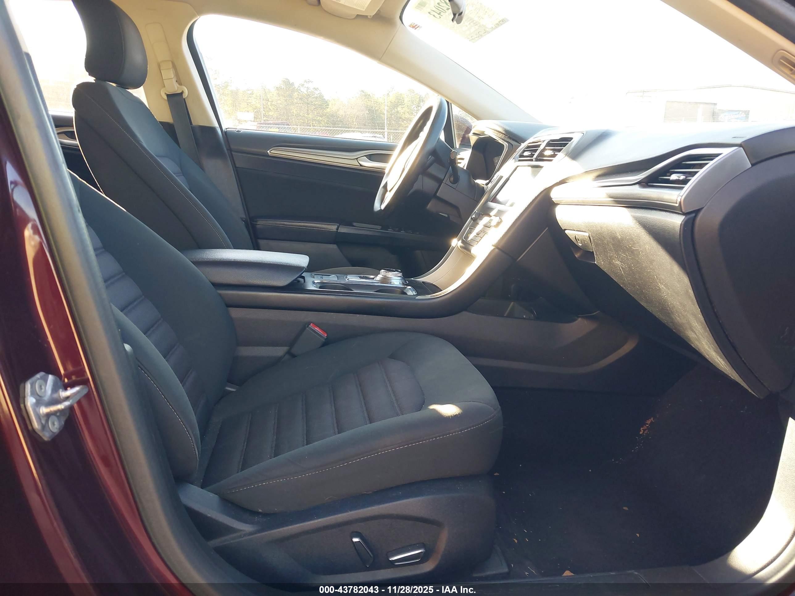 FORD FUSION image 5