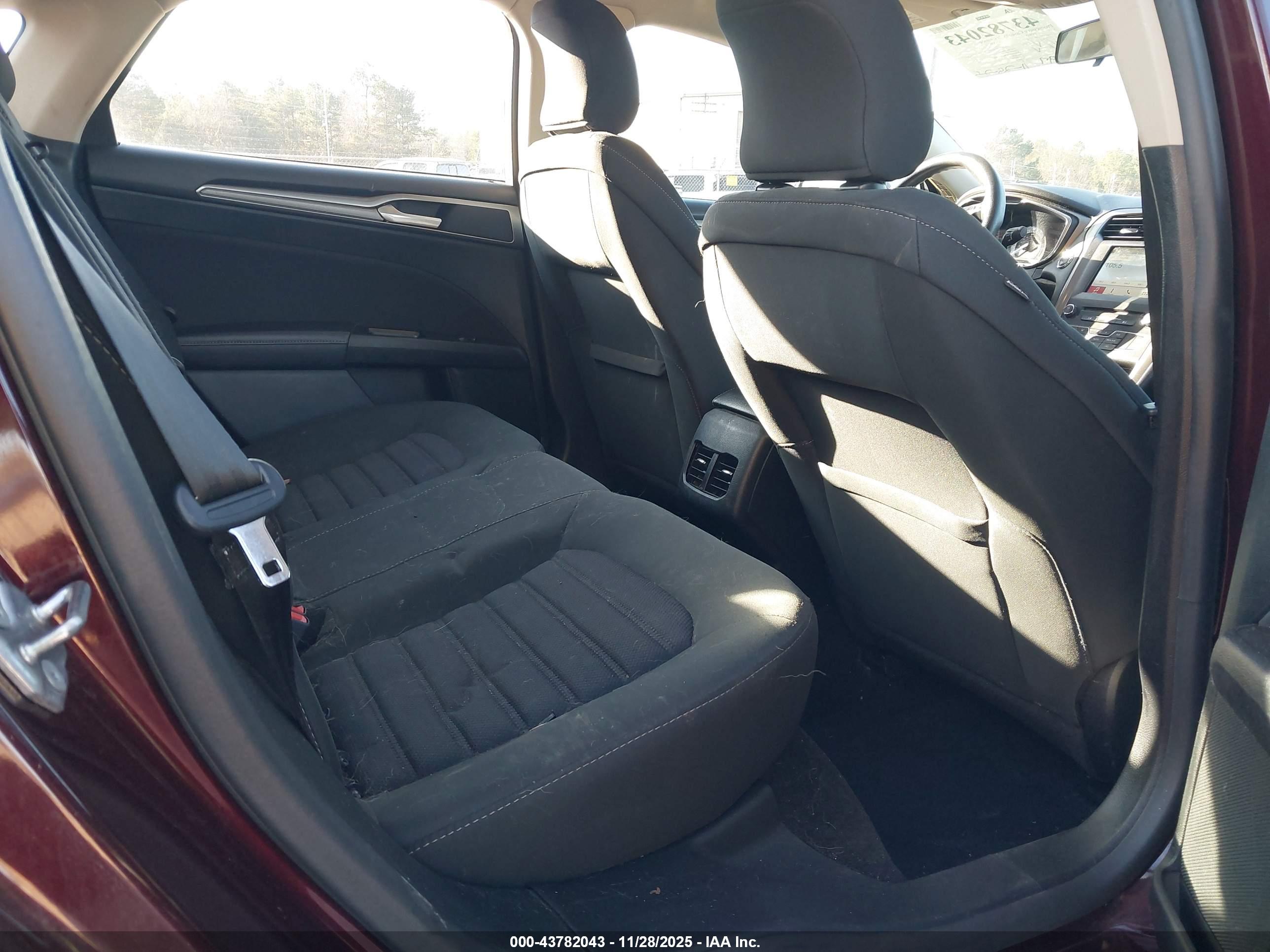 FORD FUSION image 8
