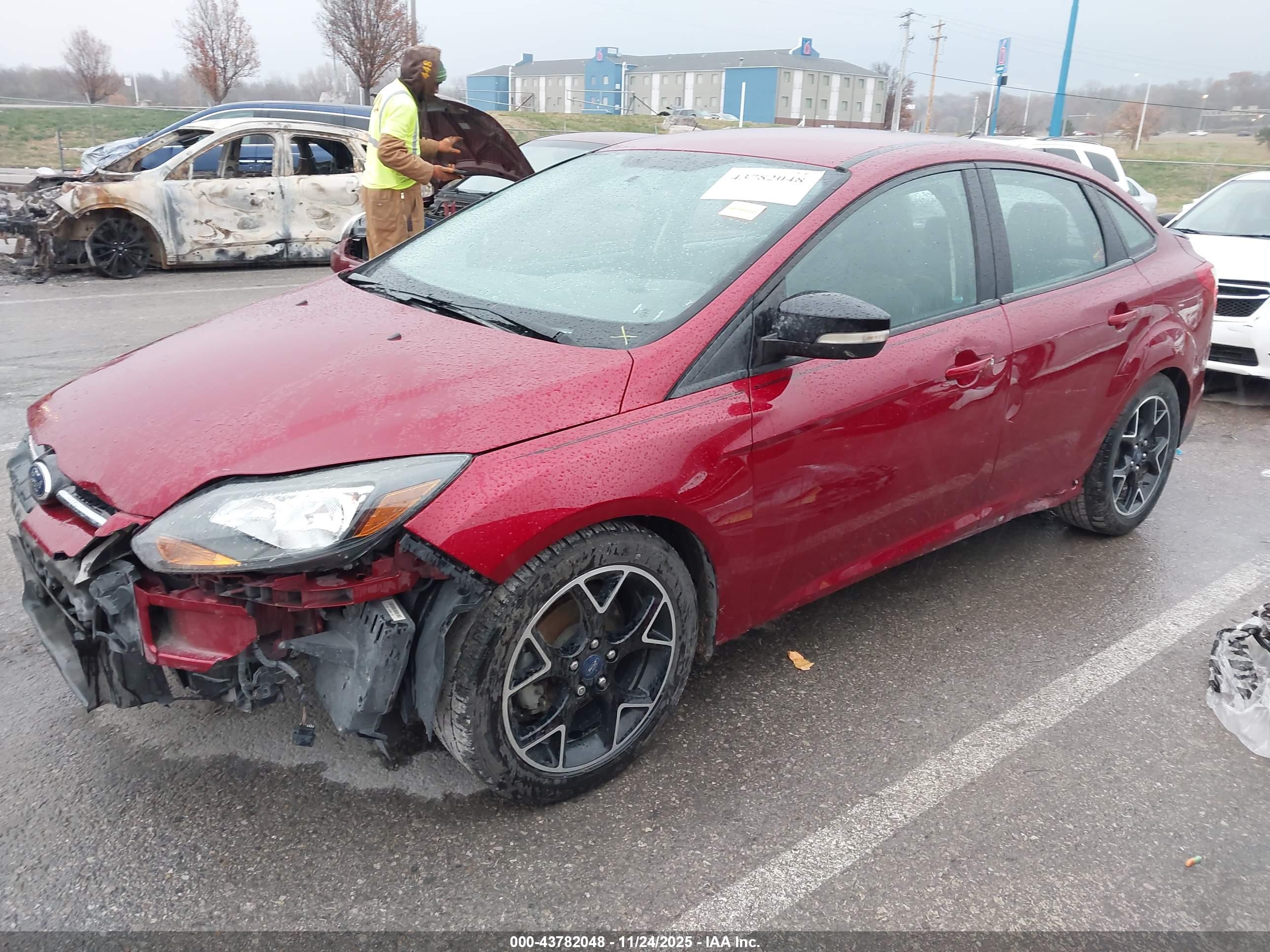 FORD FOCUS image 2