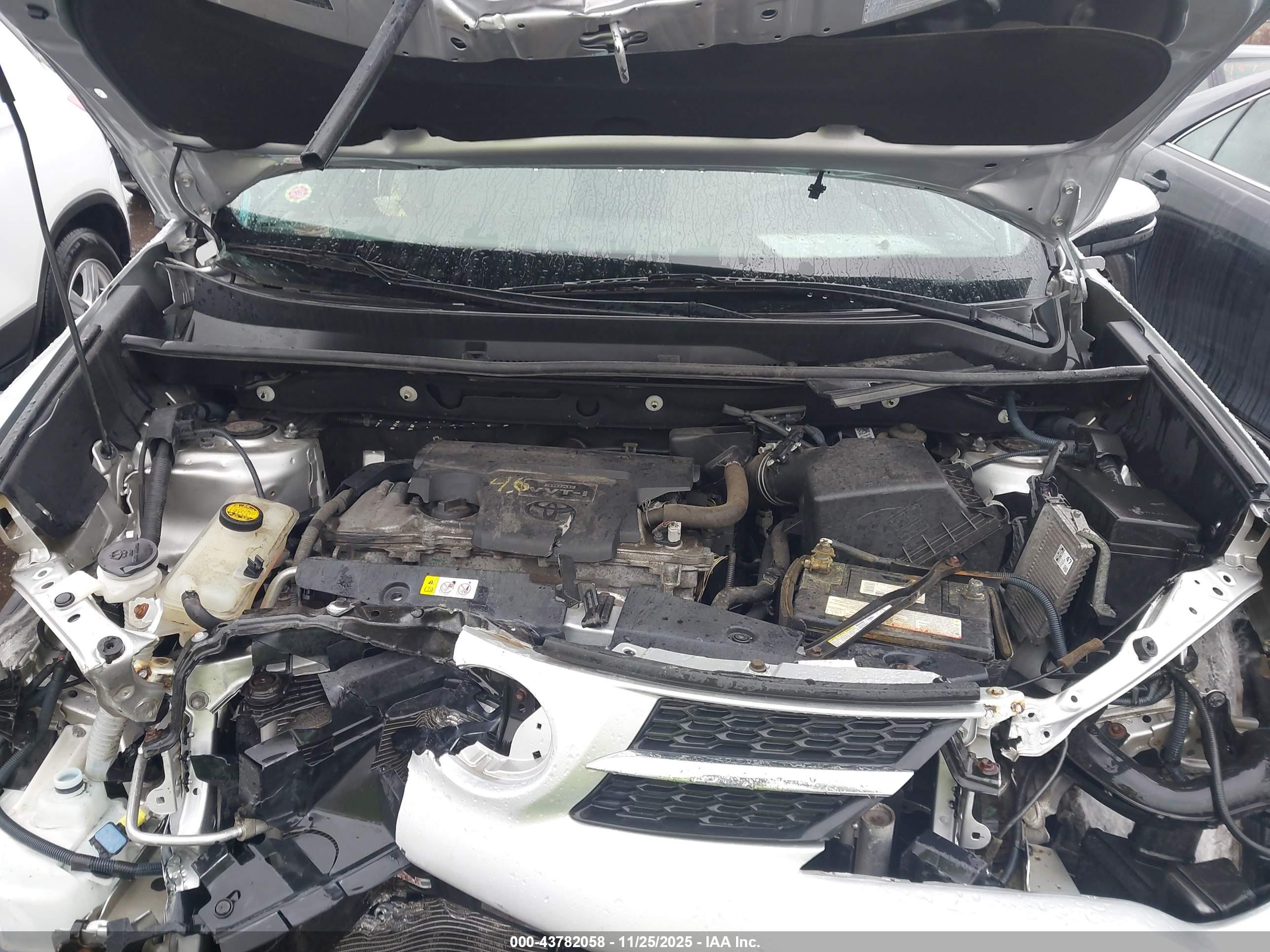 TOYOTA RAV4 image 10