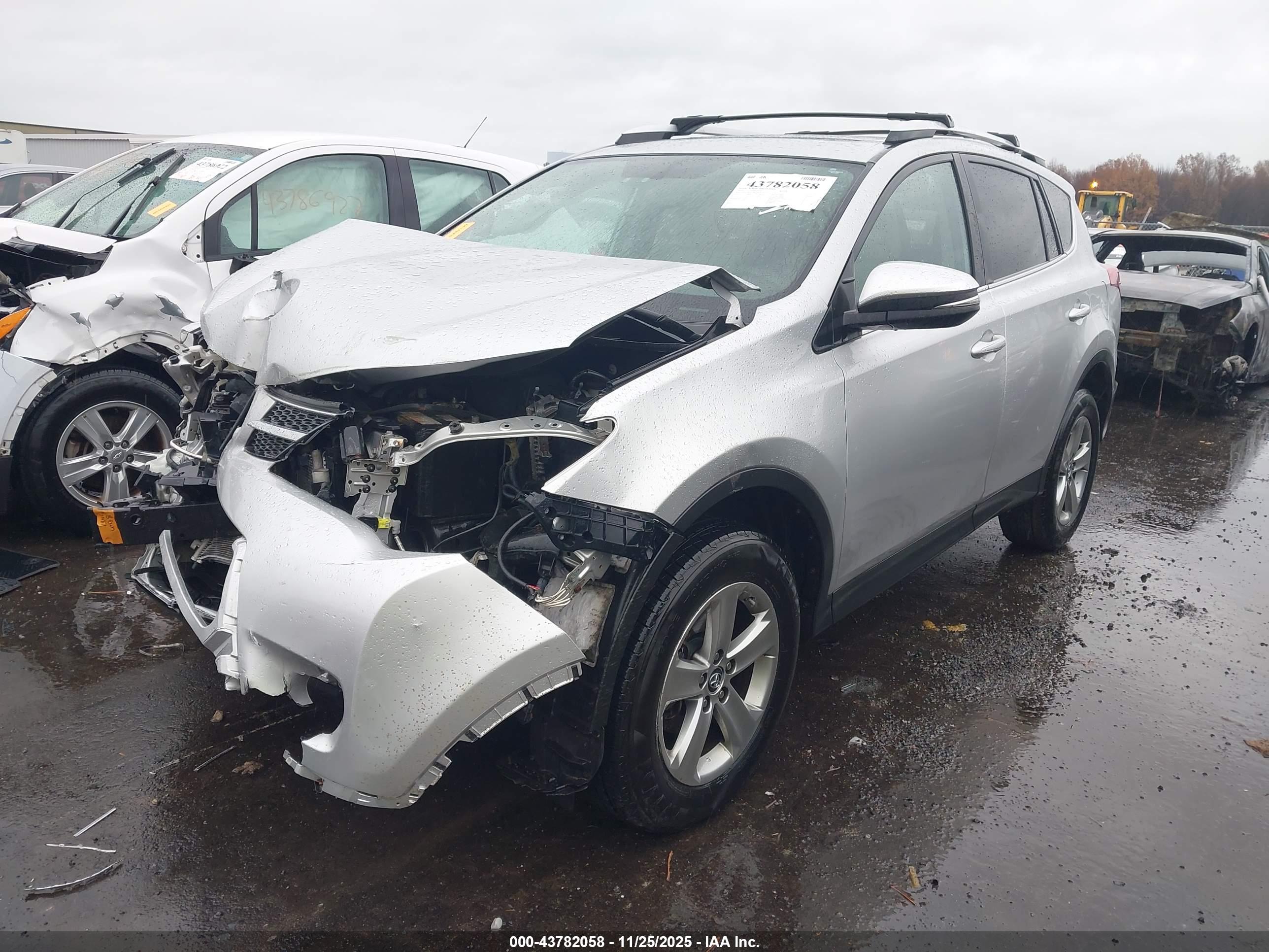 TOYOTA RAV4 image 2