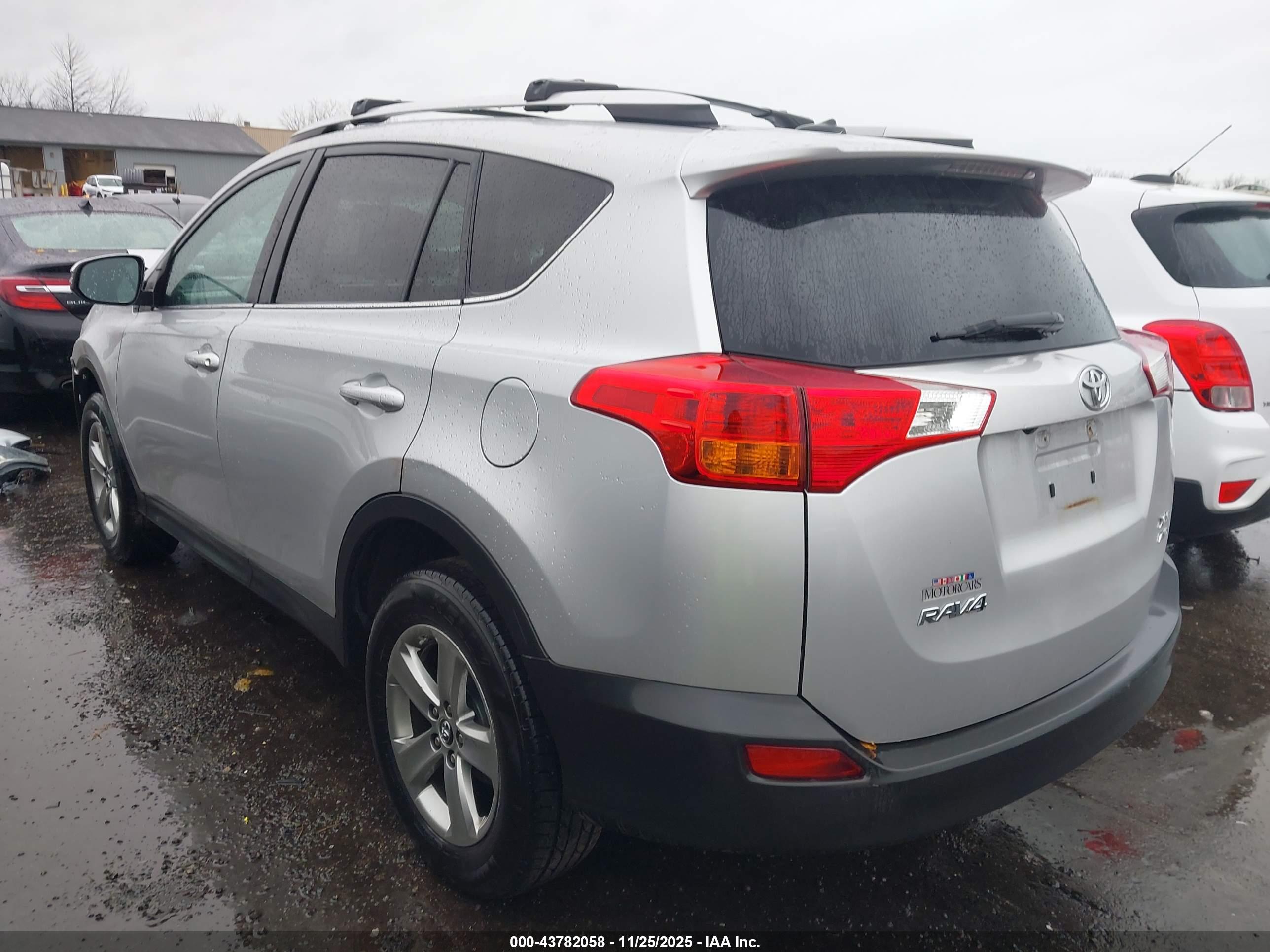 TOYOTA RAV4 image 3