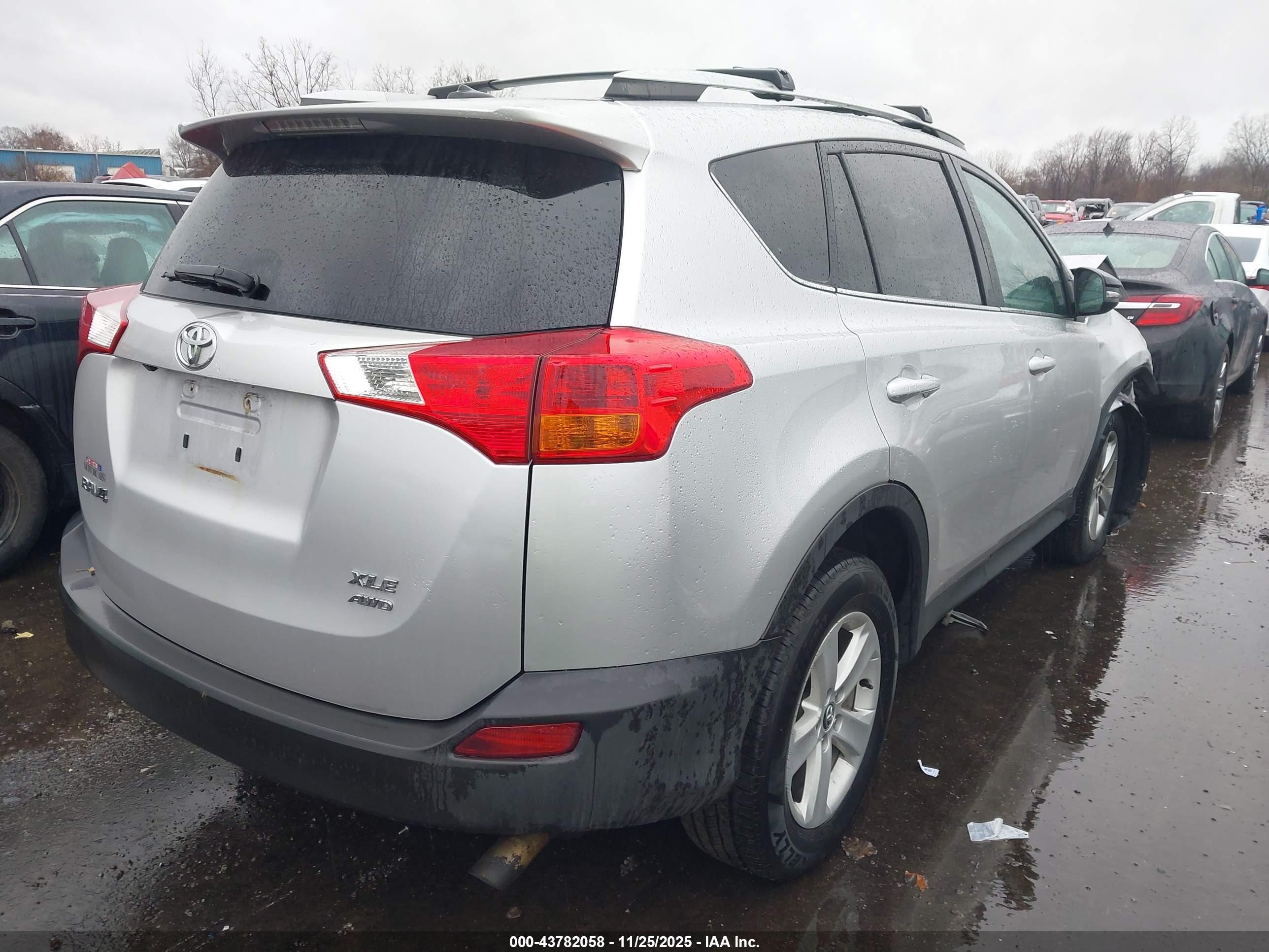 TOYOTA RAV4 image 4