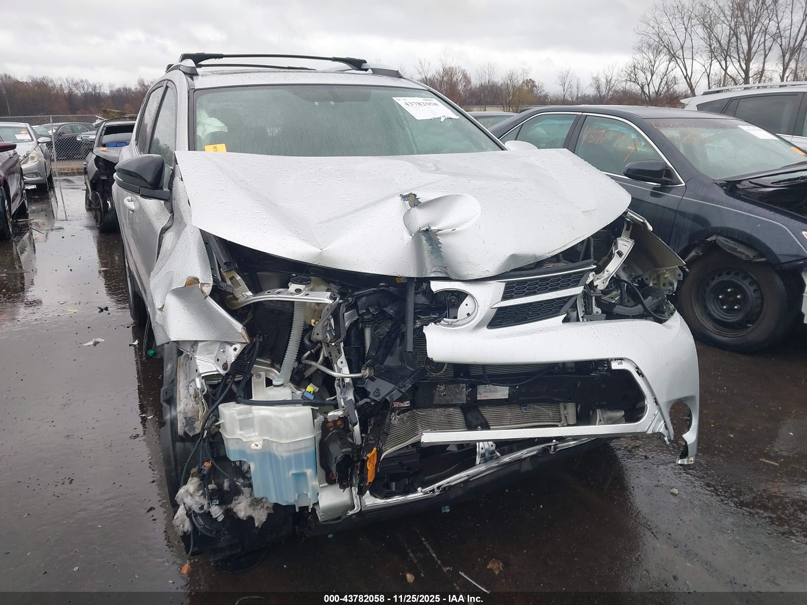 TOYOTA RAV4 image 6