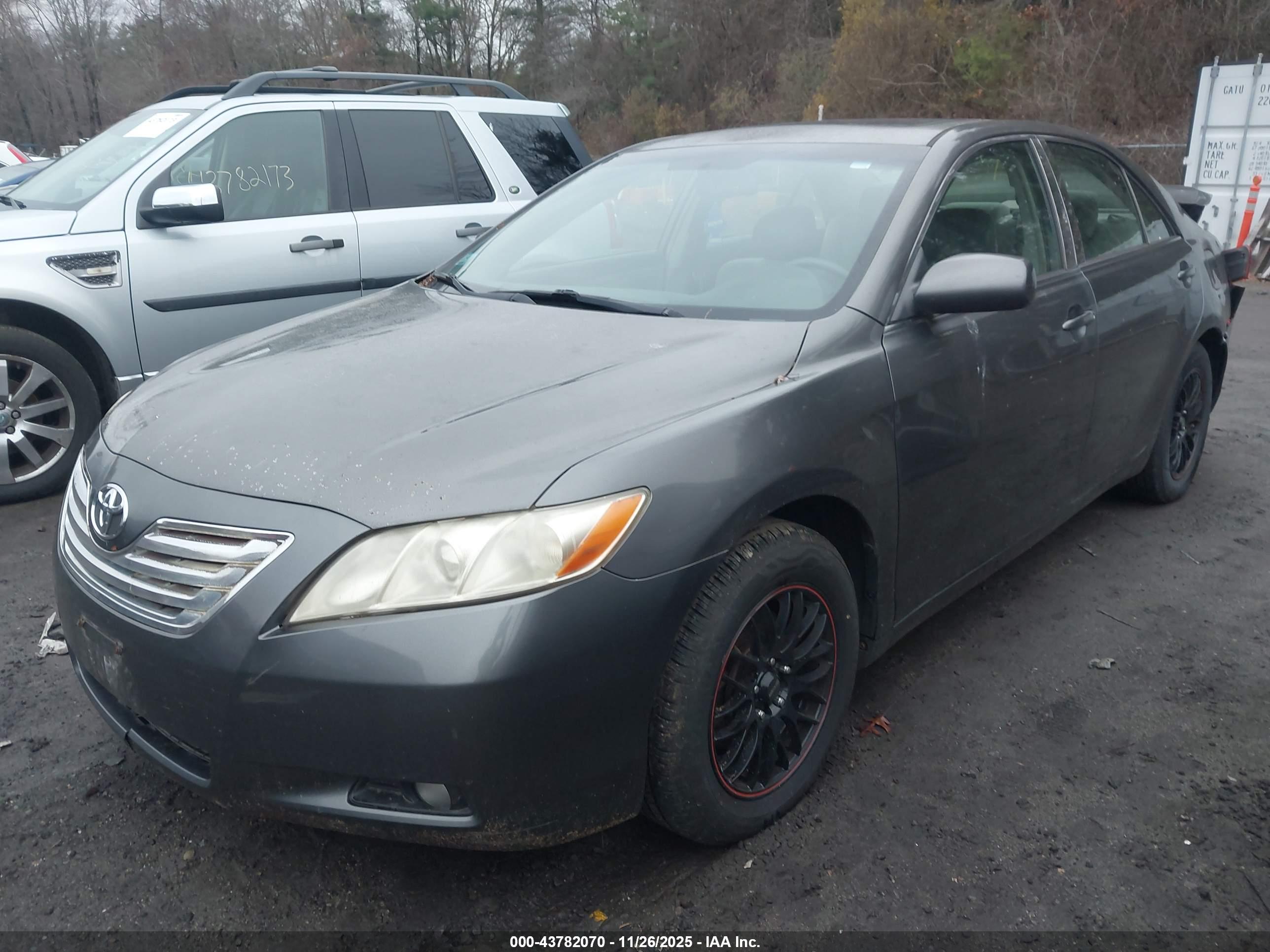 TOYOTA CAMRY image 2