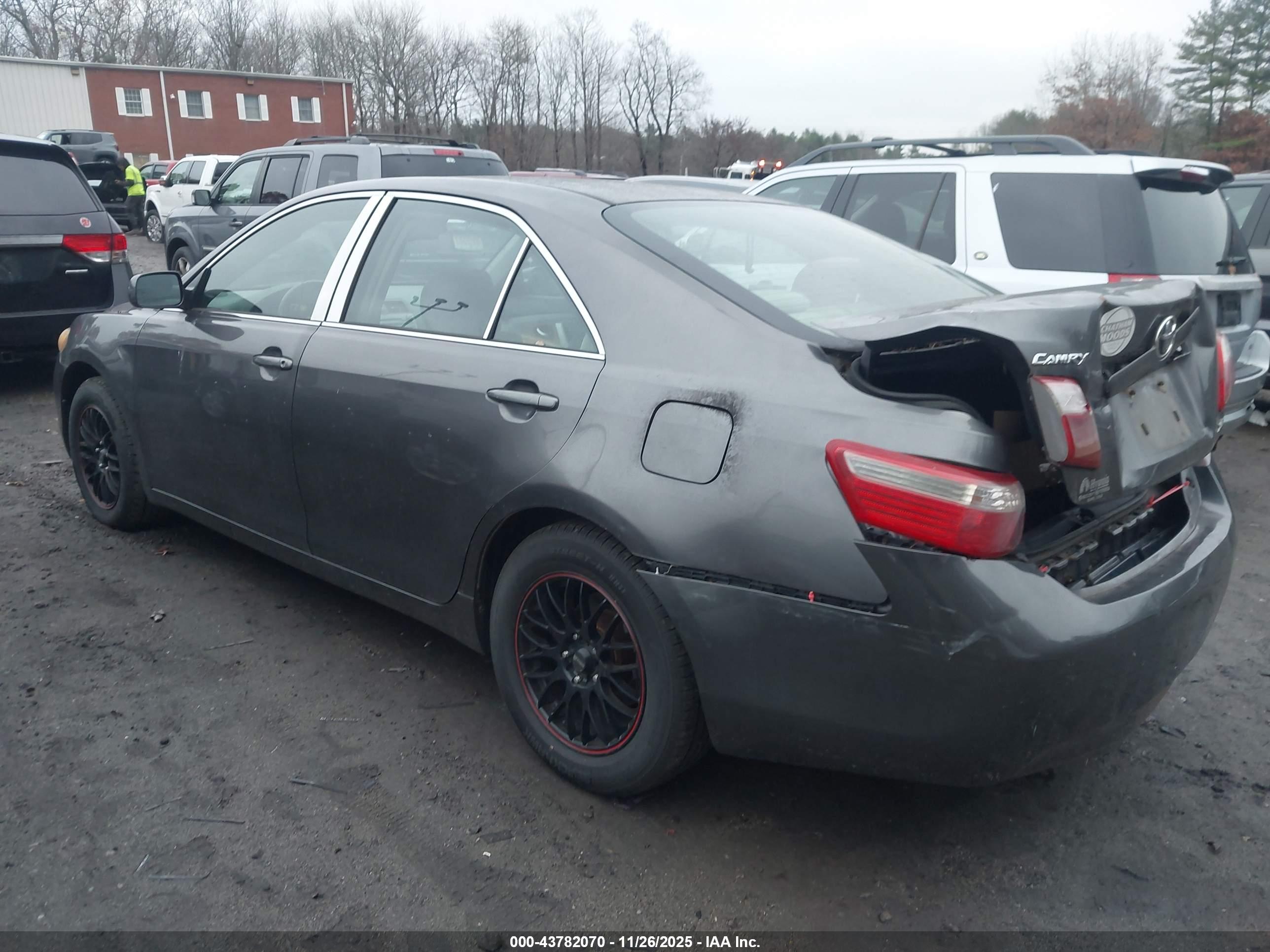 TOYOTA CAMRY image 3