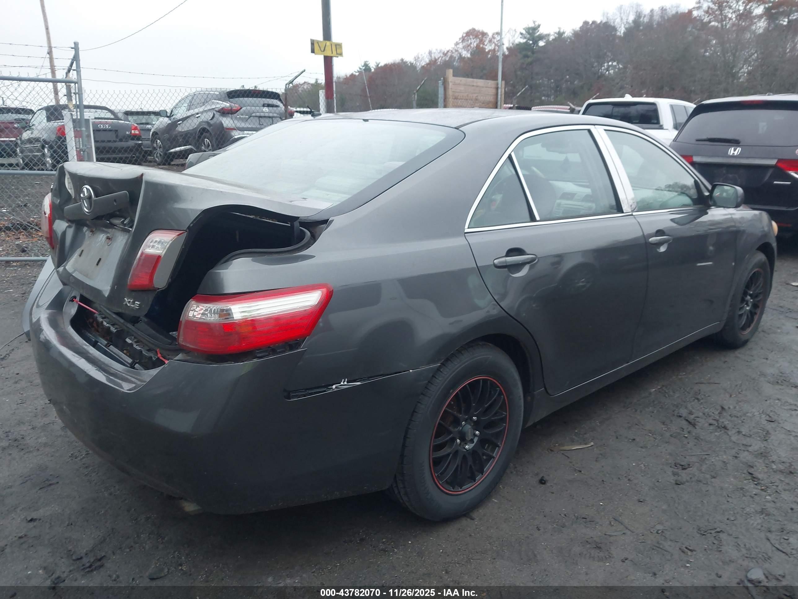 TOYOTA CAMRY image 4