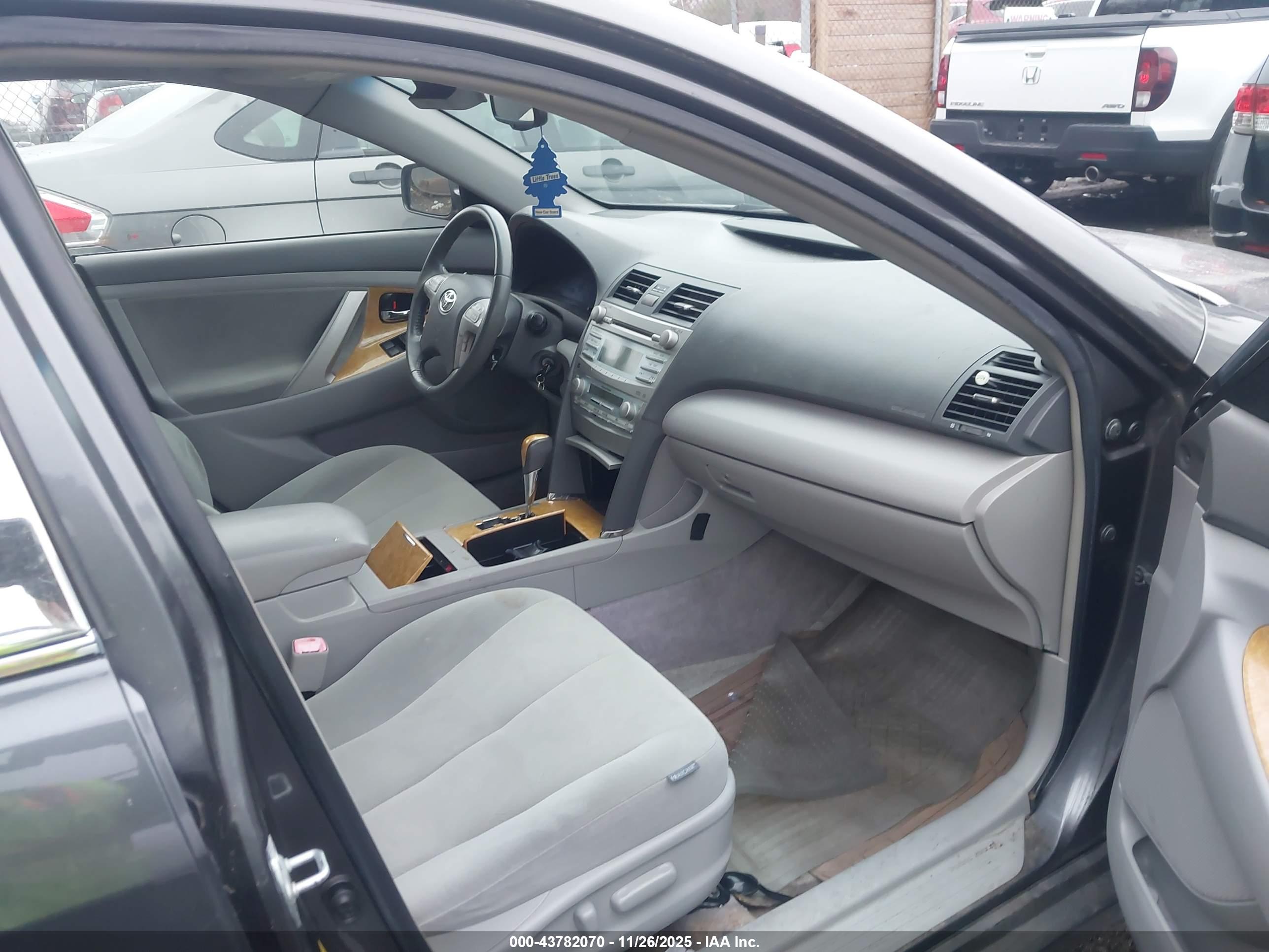 TOYOTA CAMRY image 5
