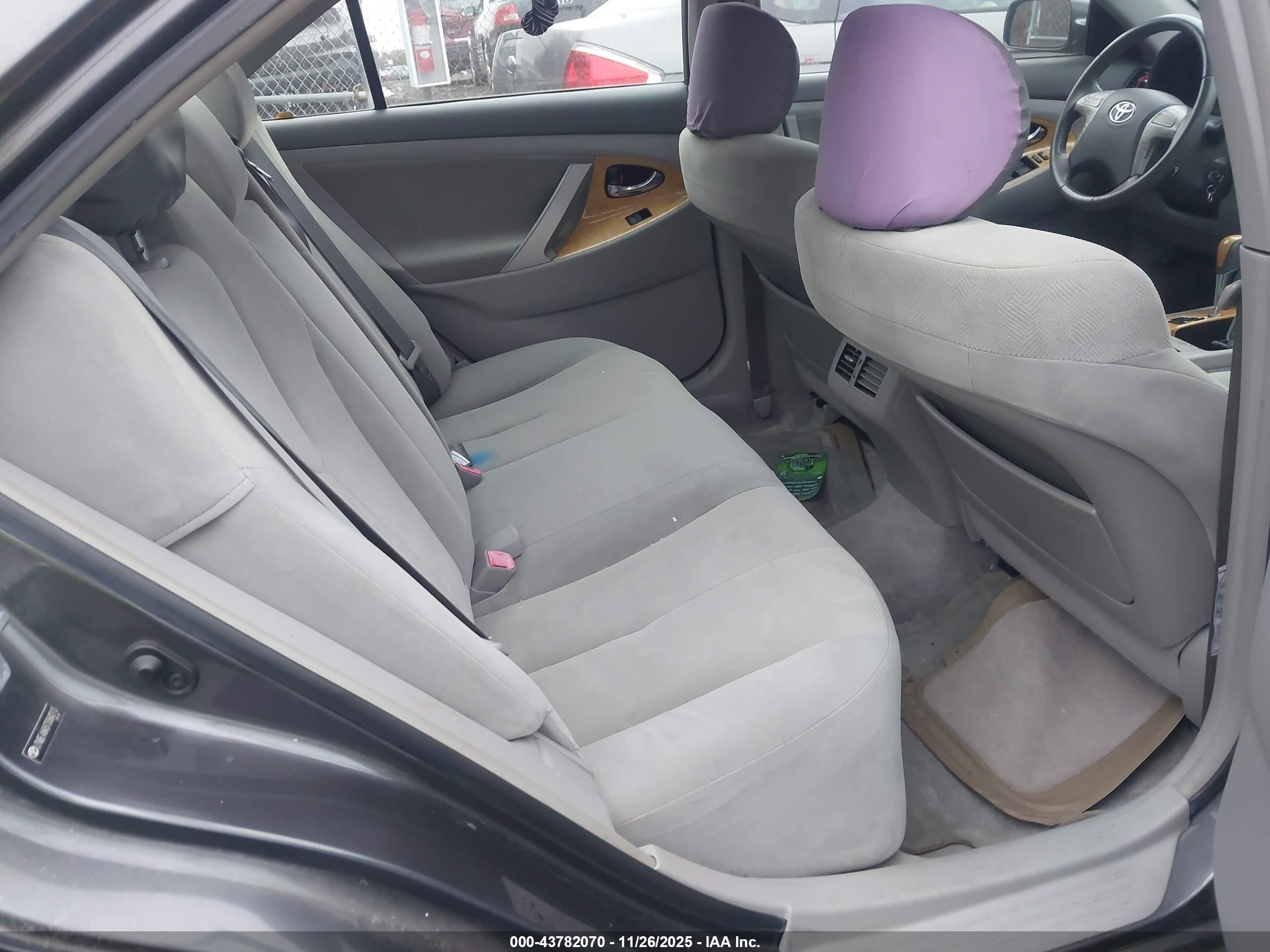 TOYOTA CAMRY image 8