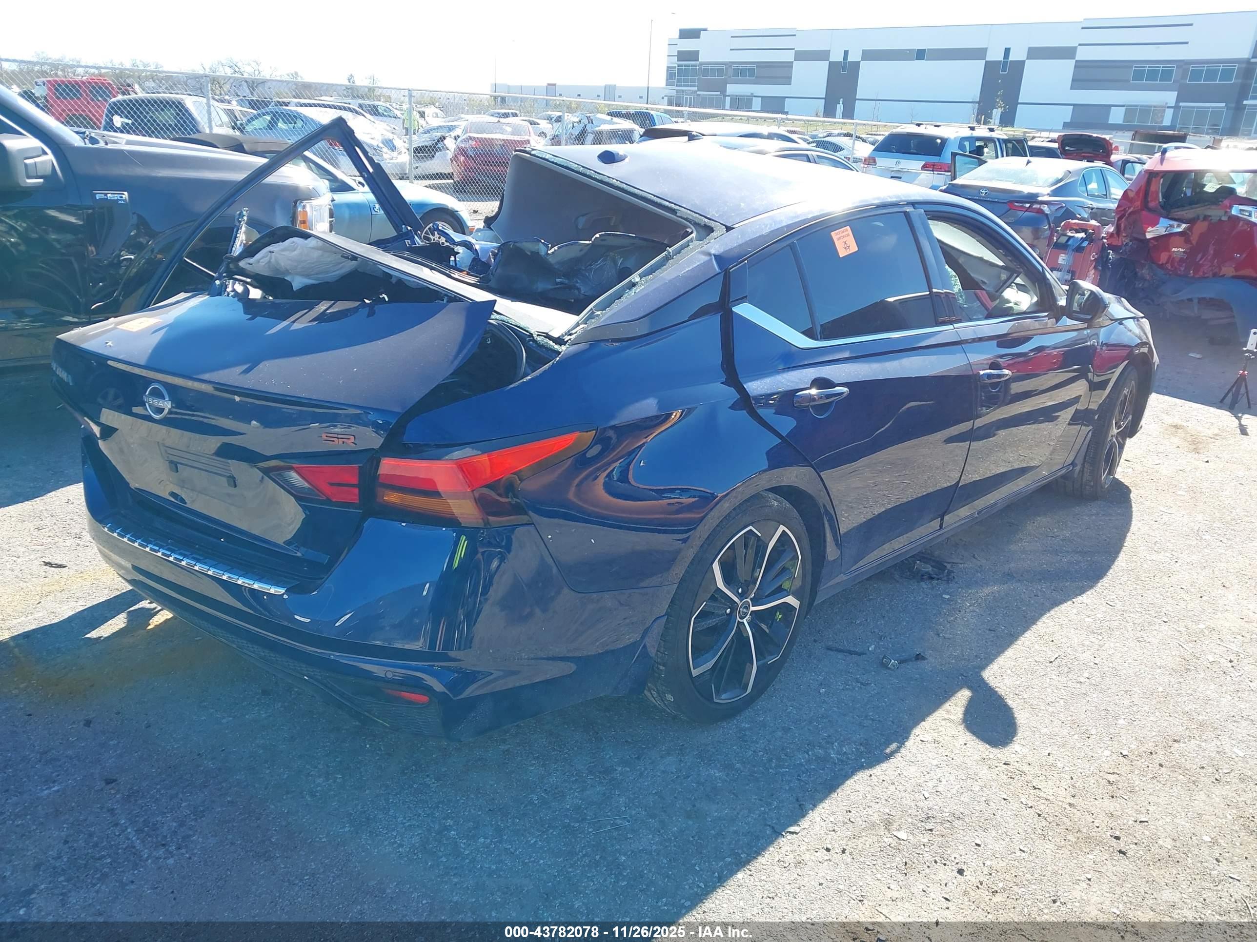 NISSAN ALTIMA image 4