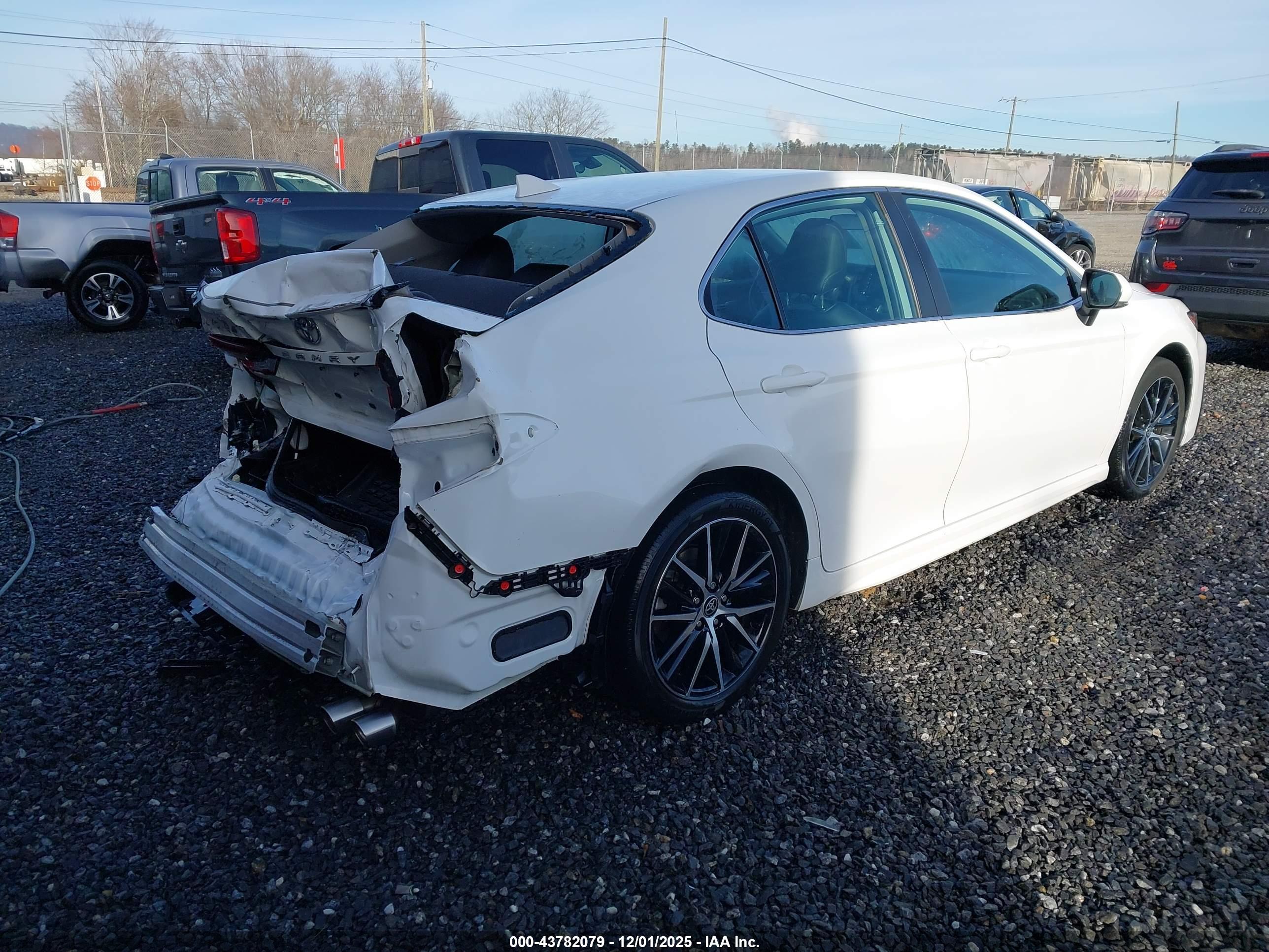 TOYOTA CAMRY image 4