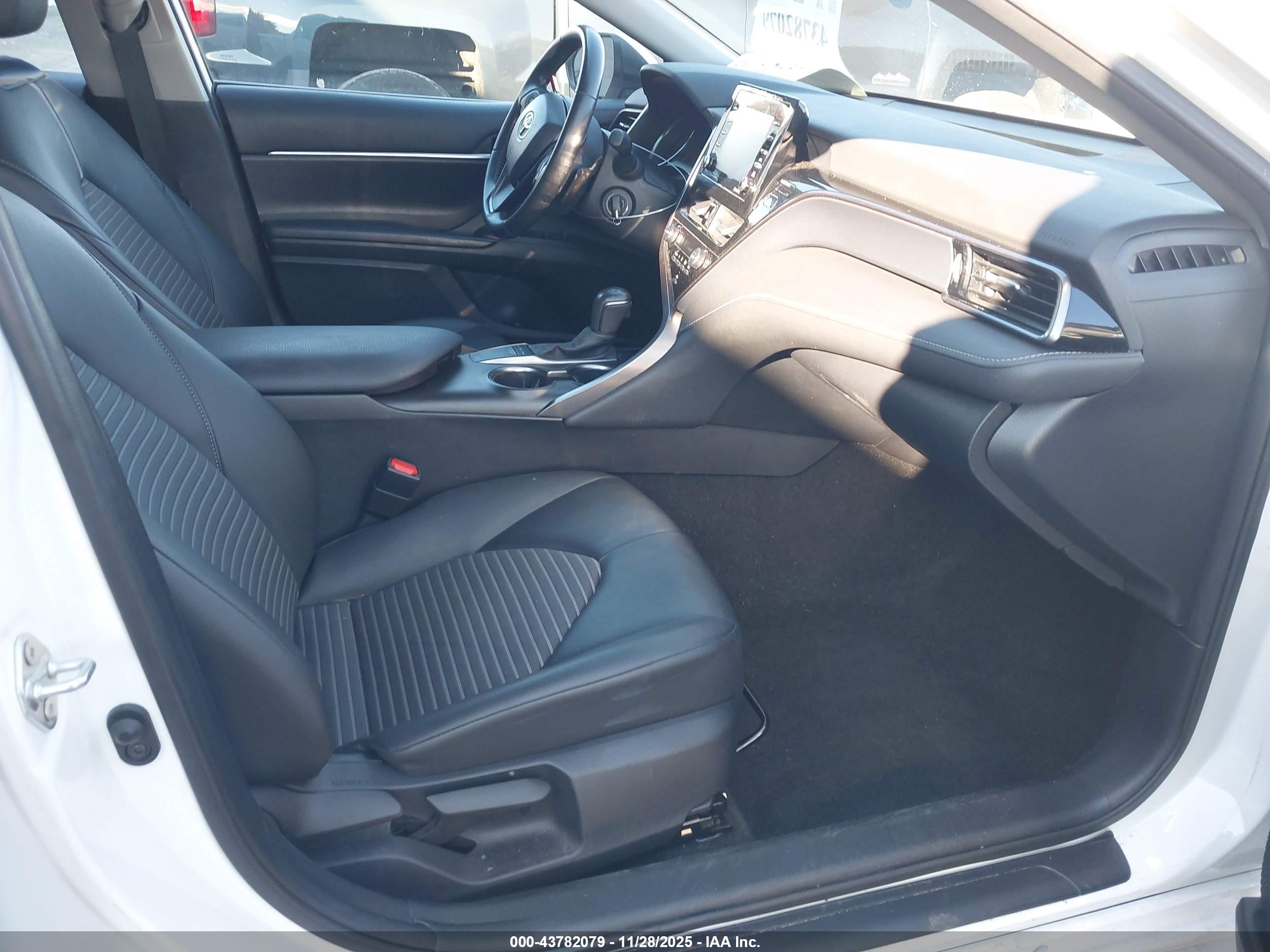 TOYOTA CAMRY image 5