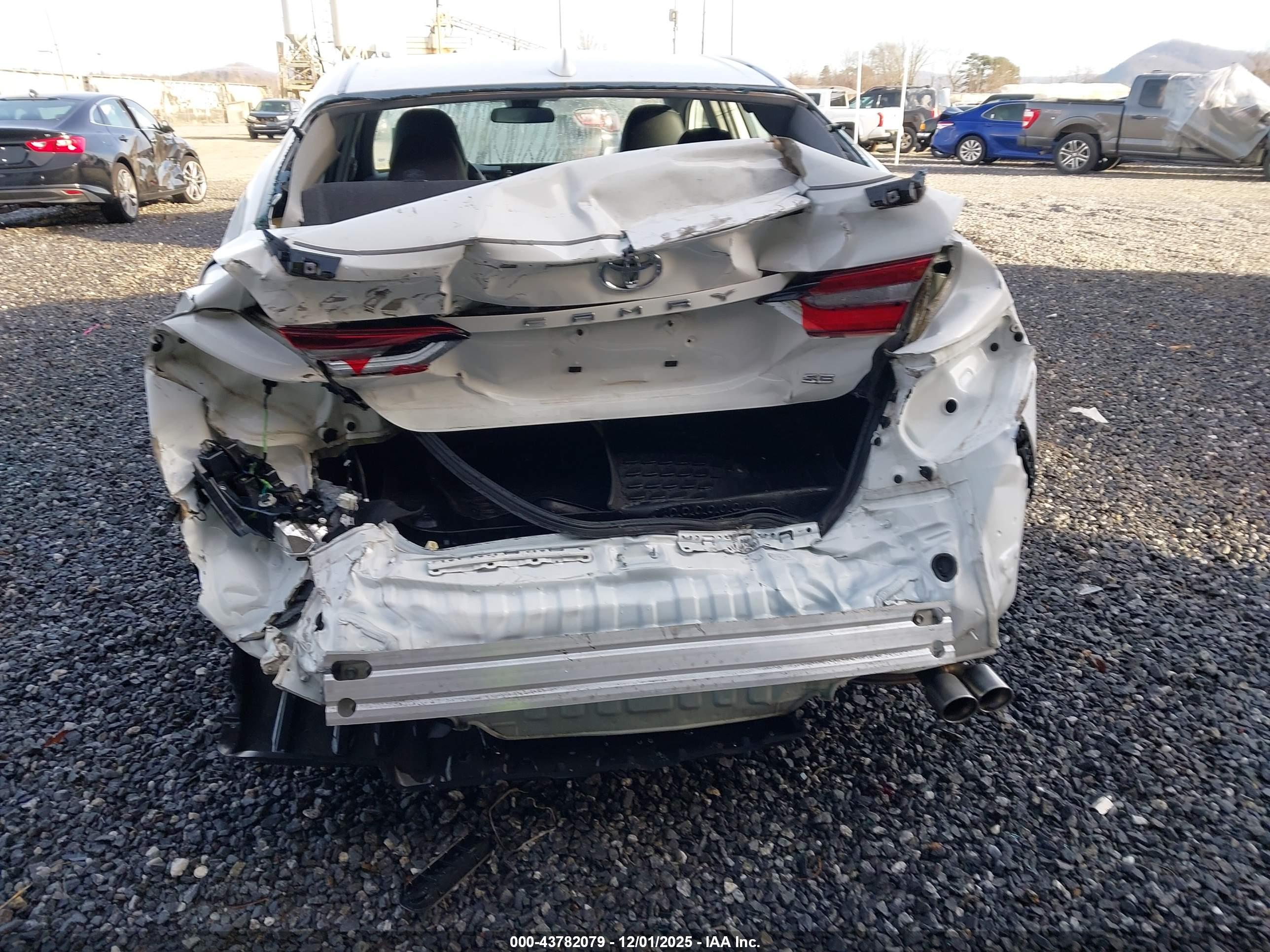 TOYOTA CAMRY image 6