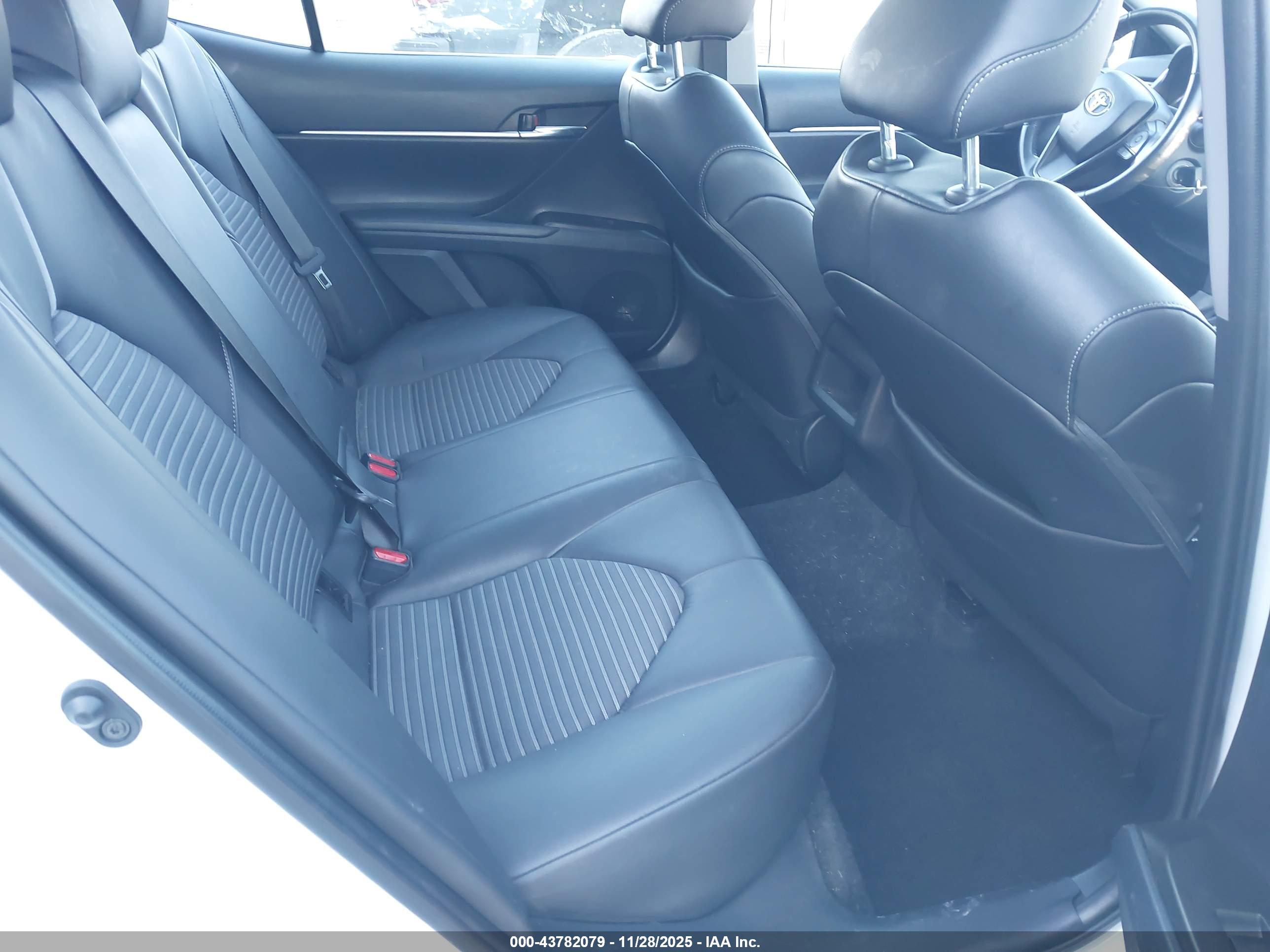 TOYOTA CAMRY image 8