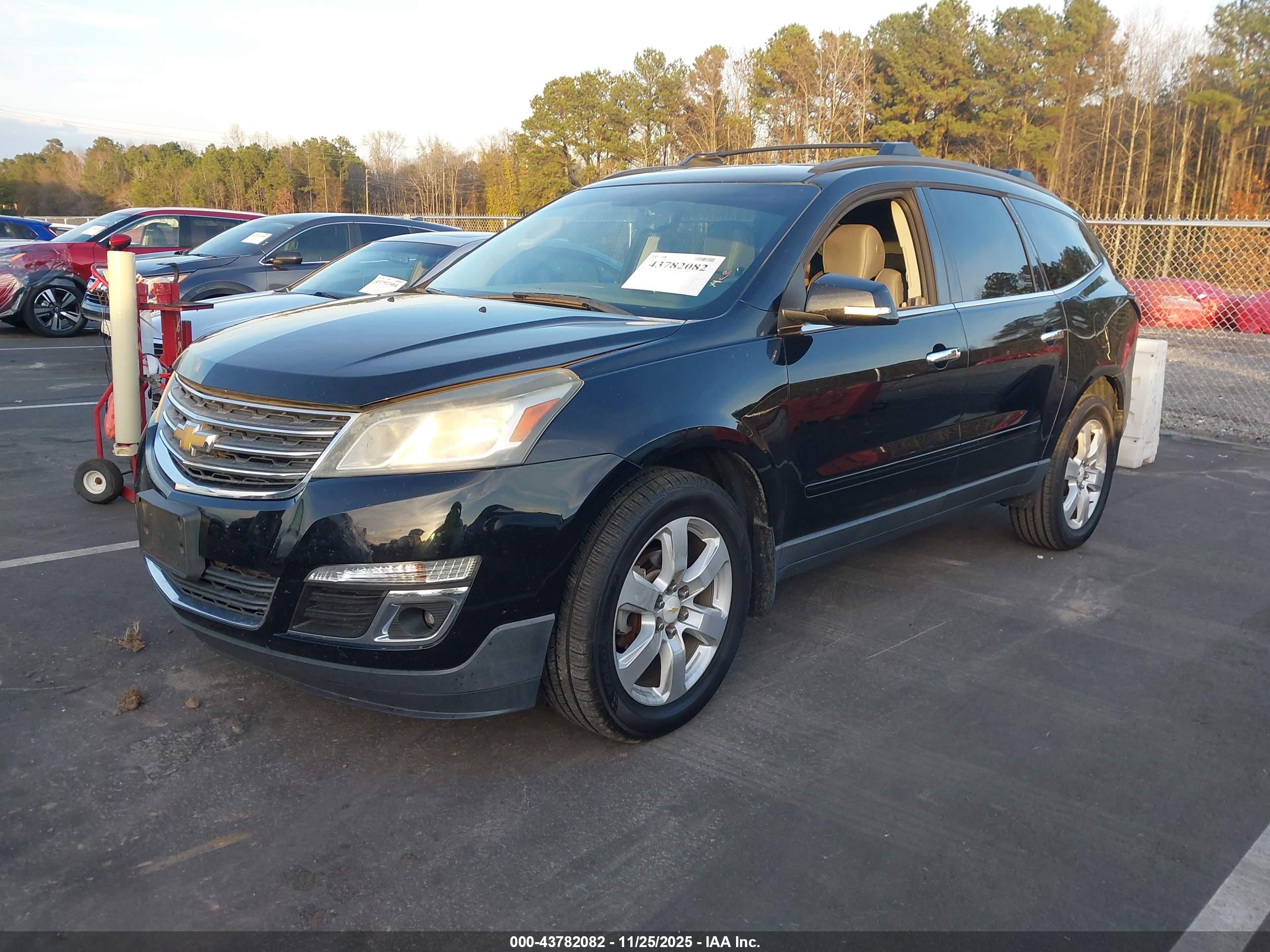 CHEVROLET TRAVERSE image 2