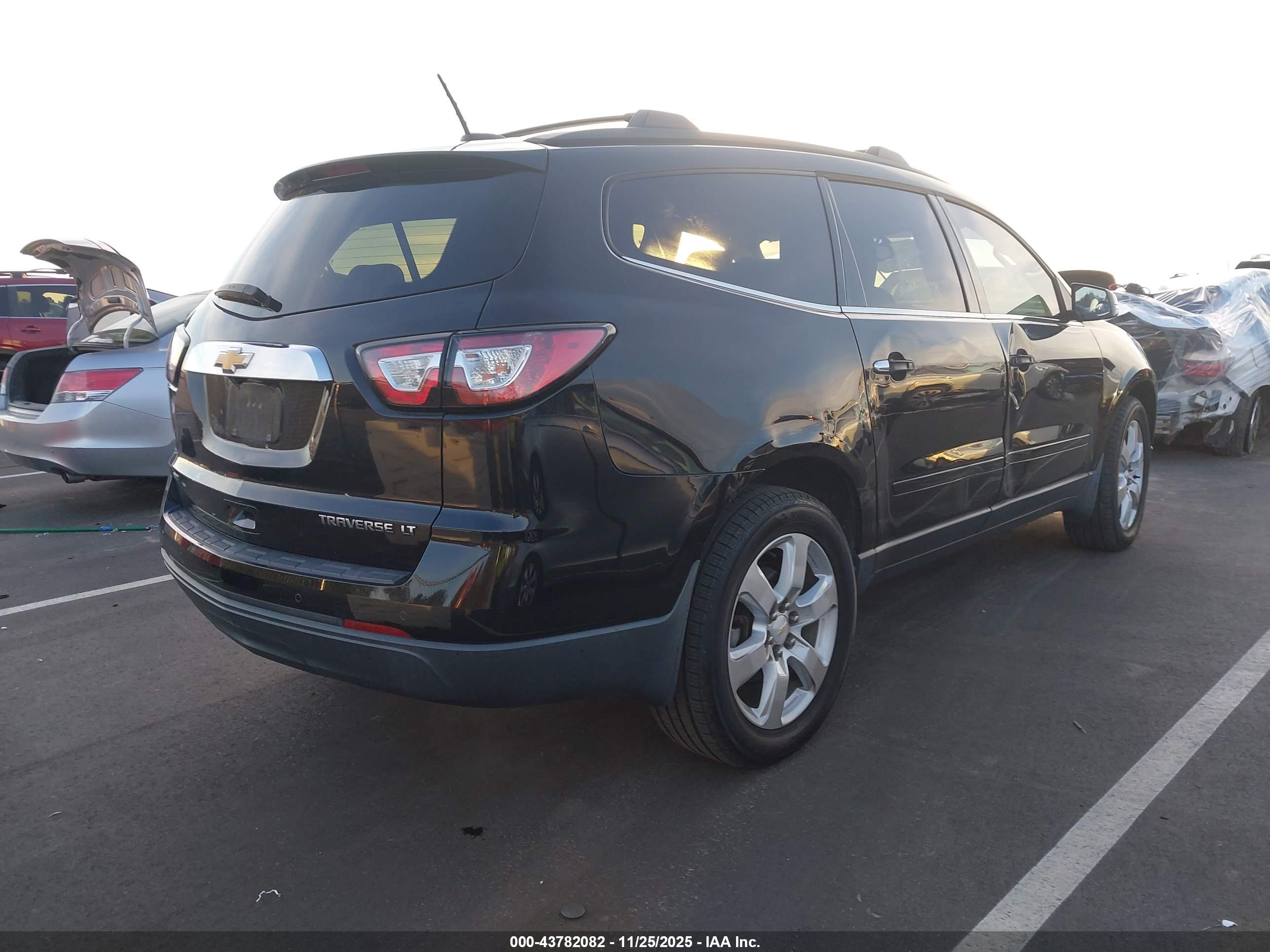 CHEVROLET TRAVERSE image 4
