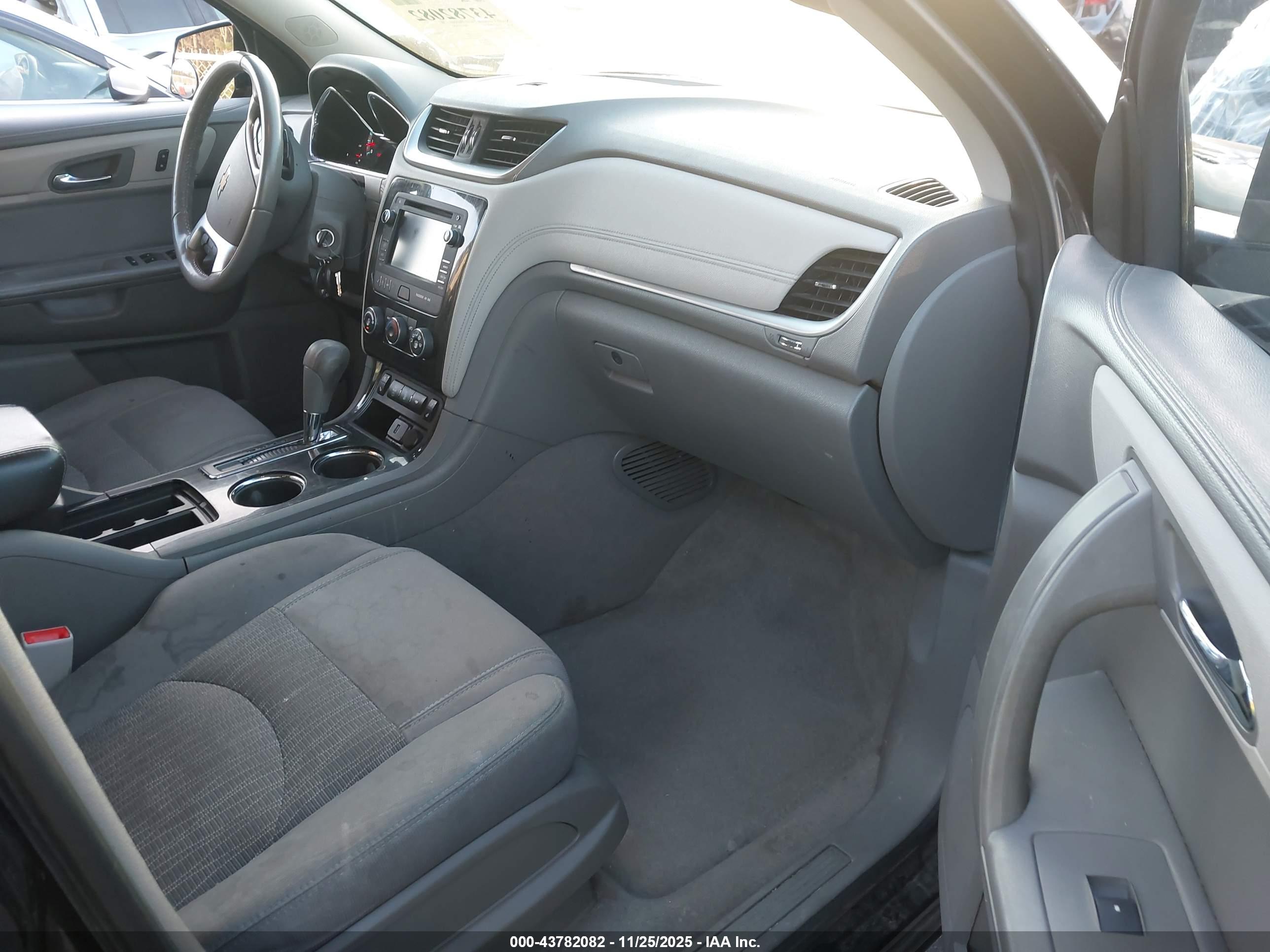 CHEVROLET TRAVERSE image 5