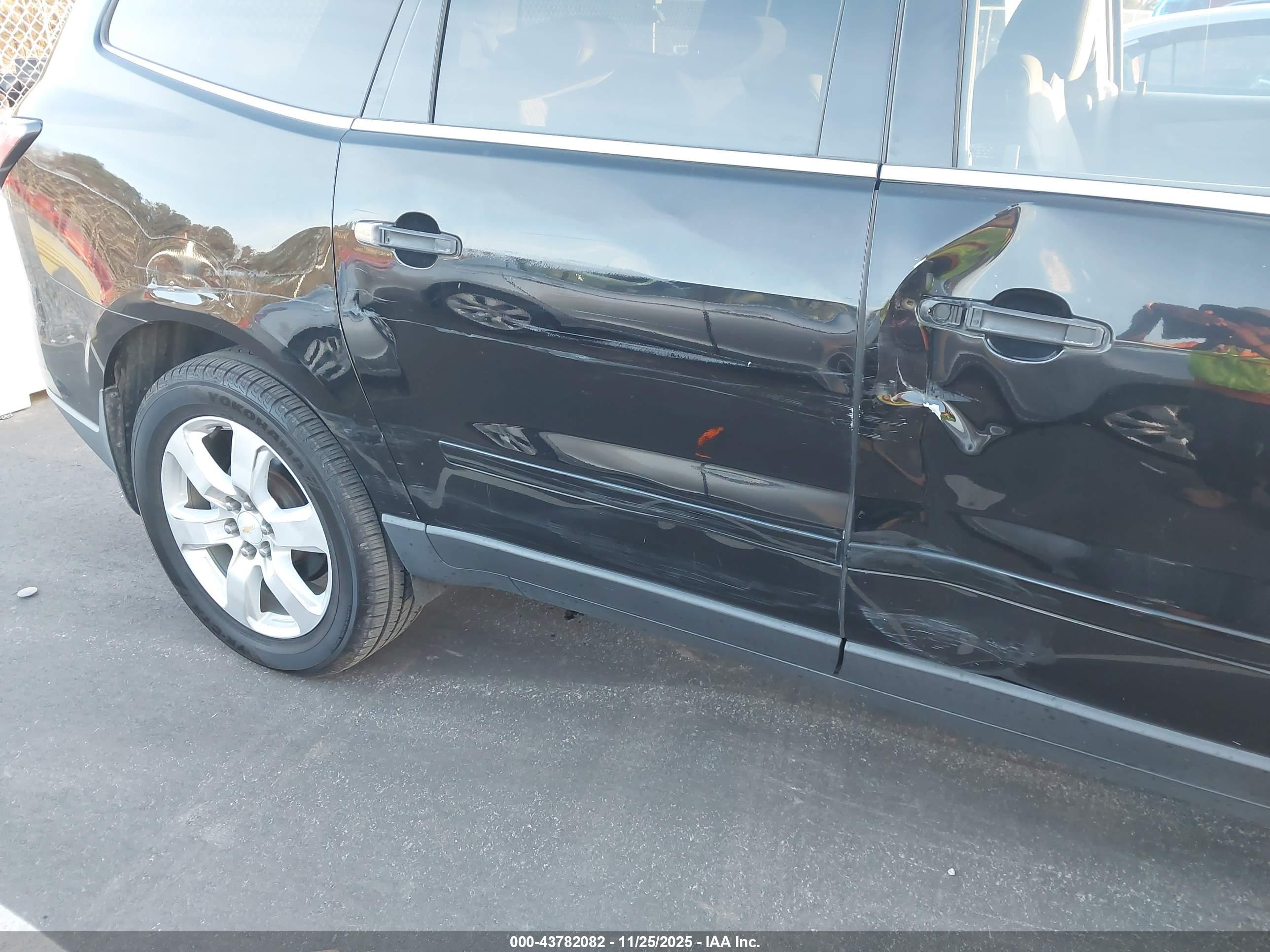 CHEVROLET TRAVERSE image 6