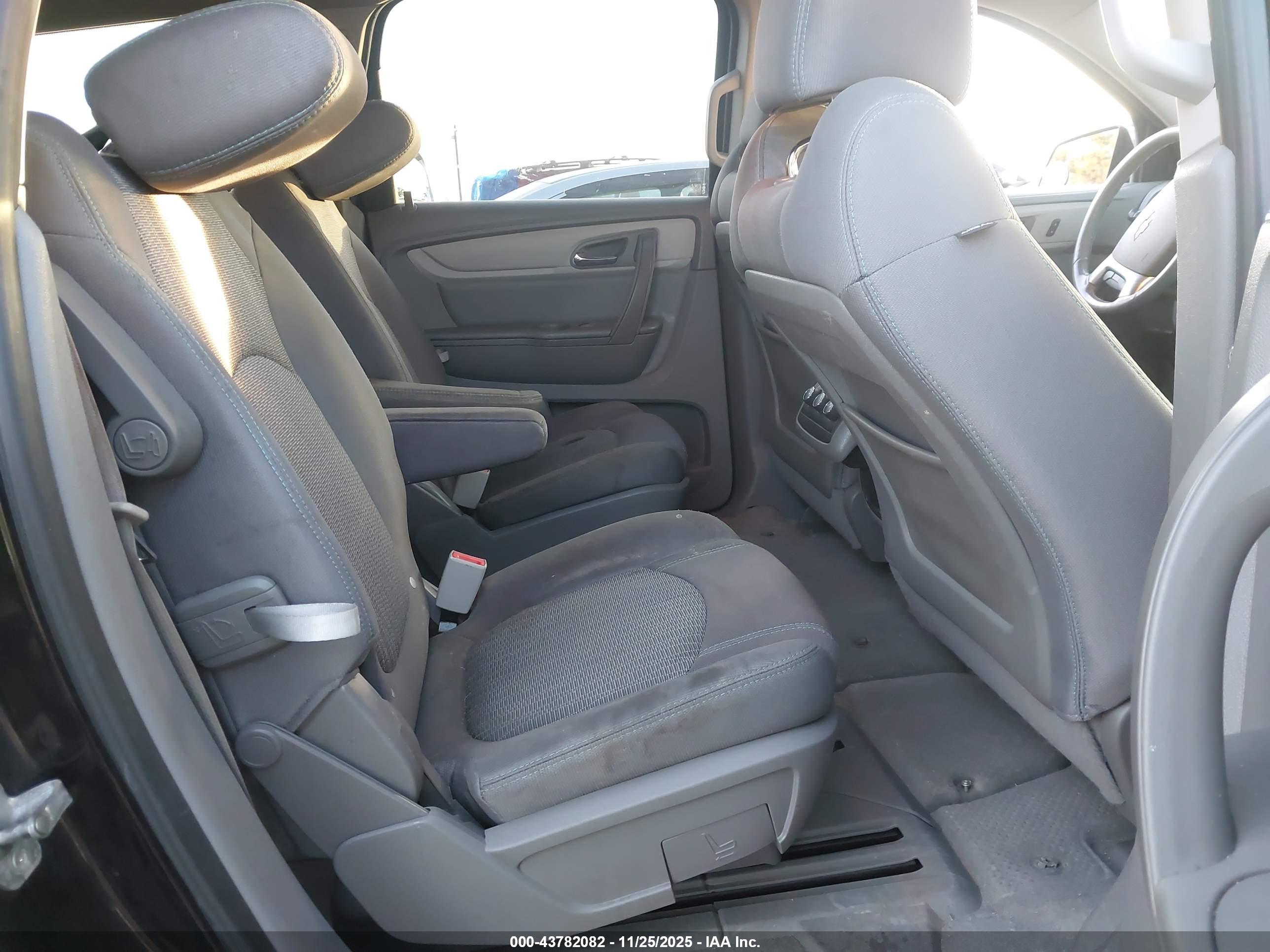CHEVROLET TRAVERSE image 8