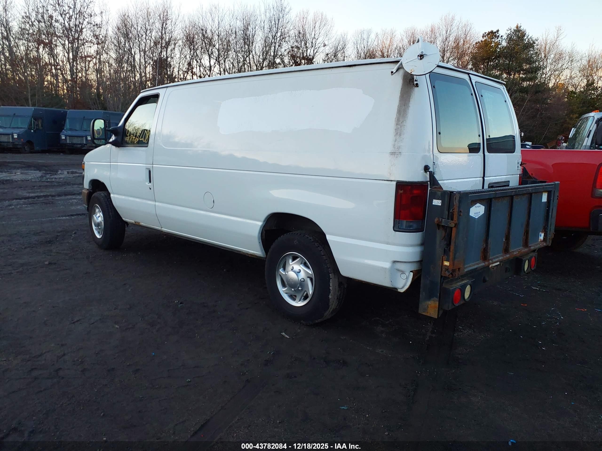 FORD E-250 image 3