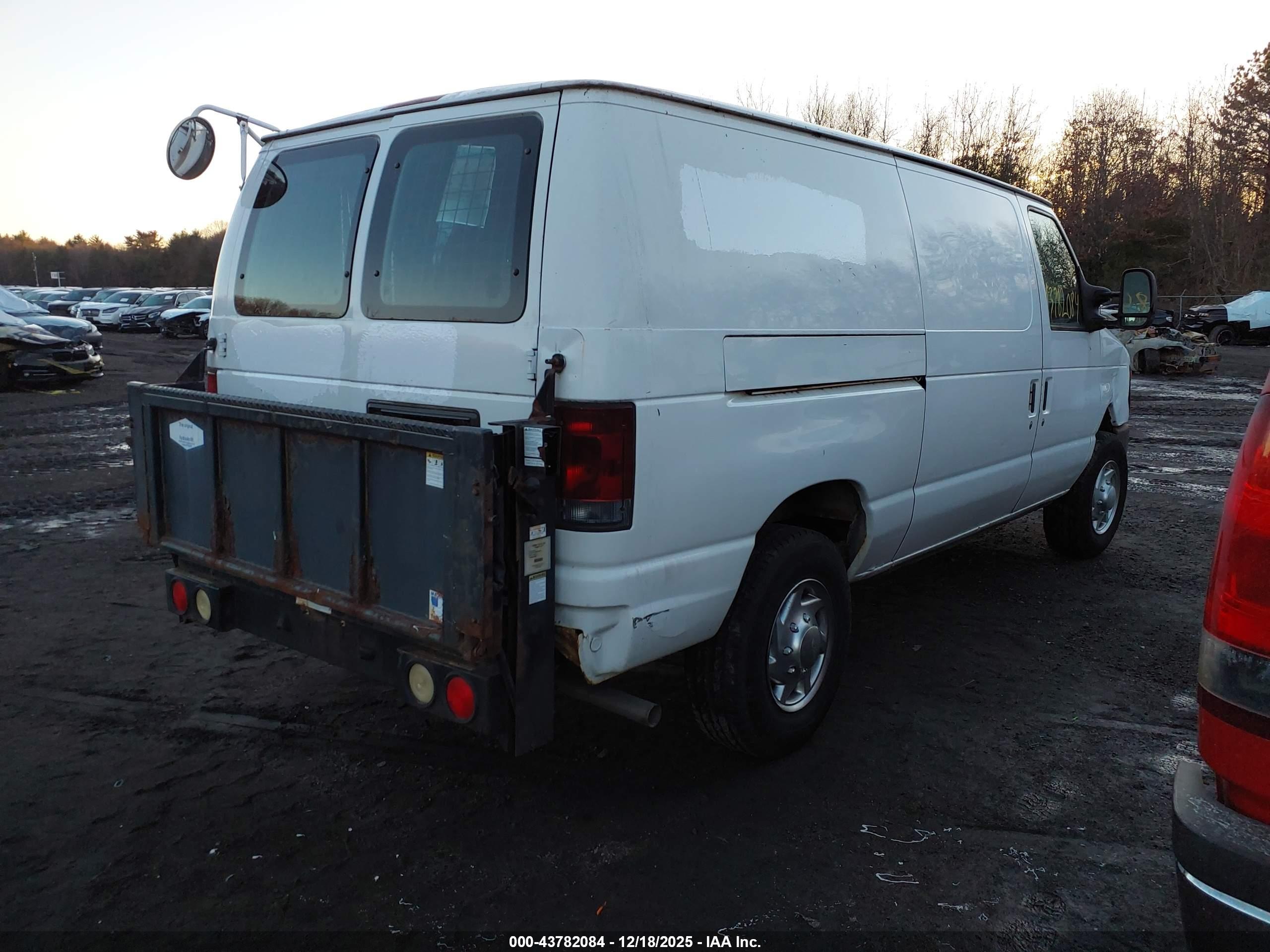 FORD E-250 image 4