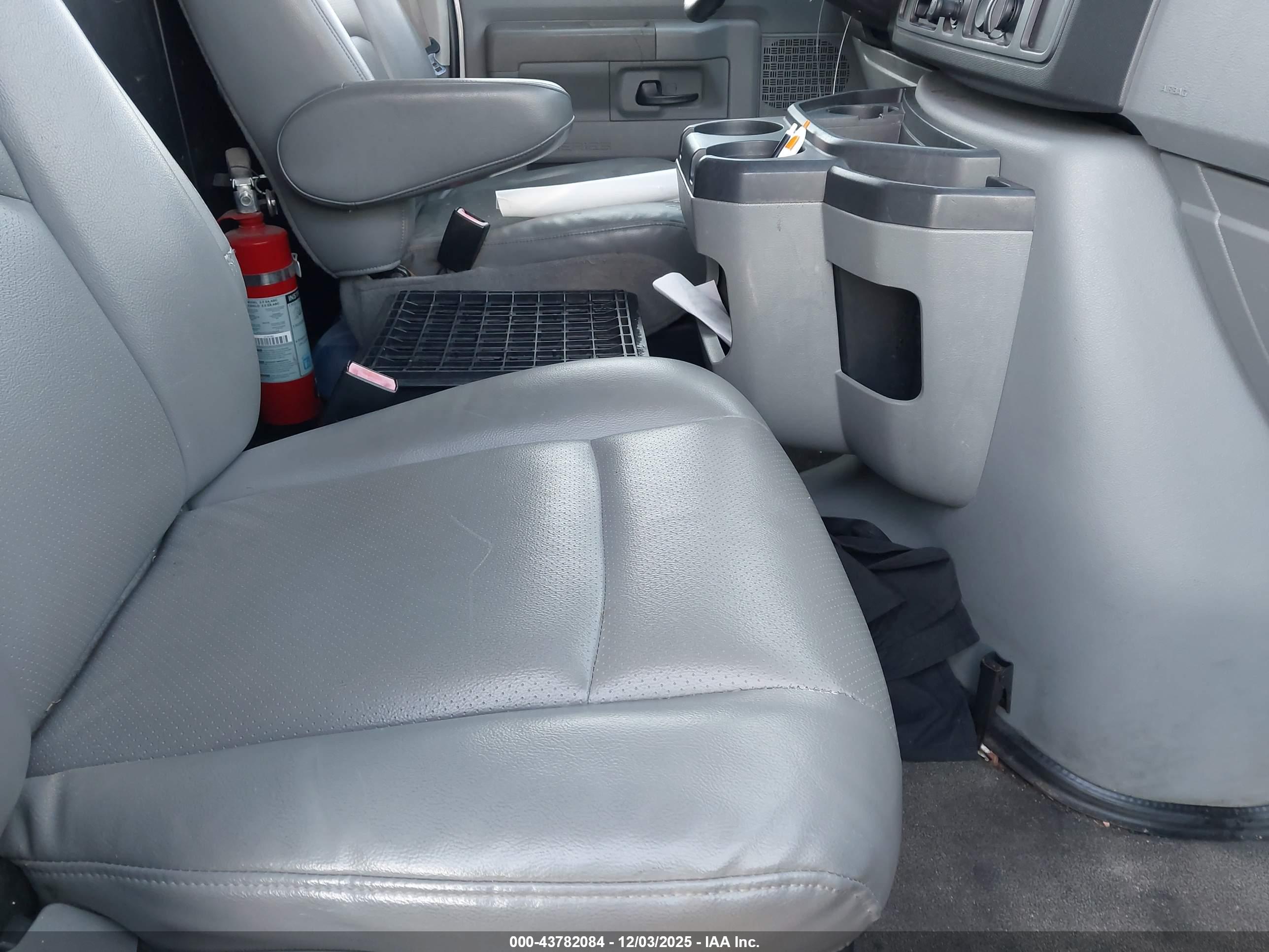 FORD E-250 image 5