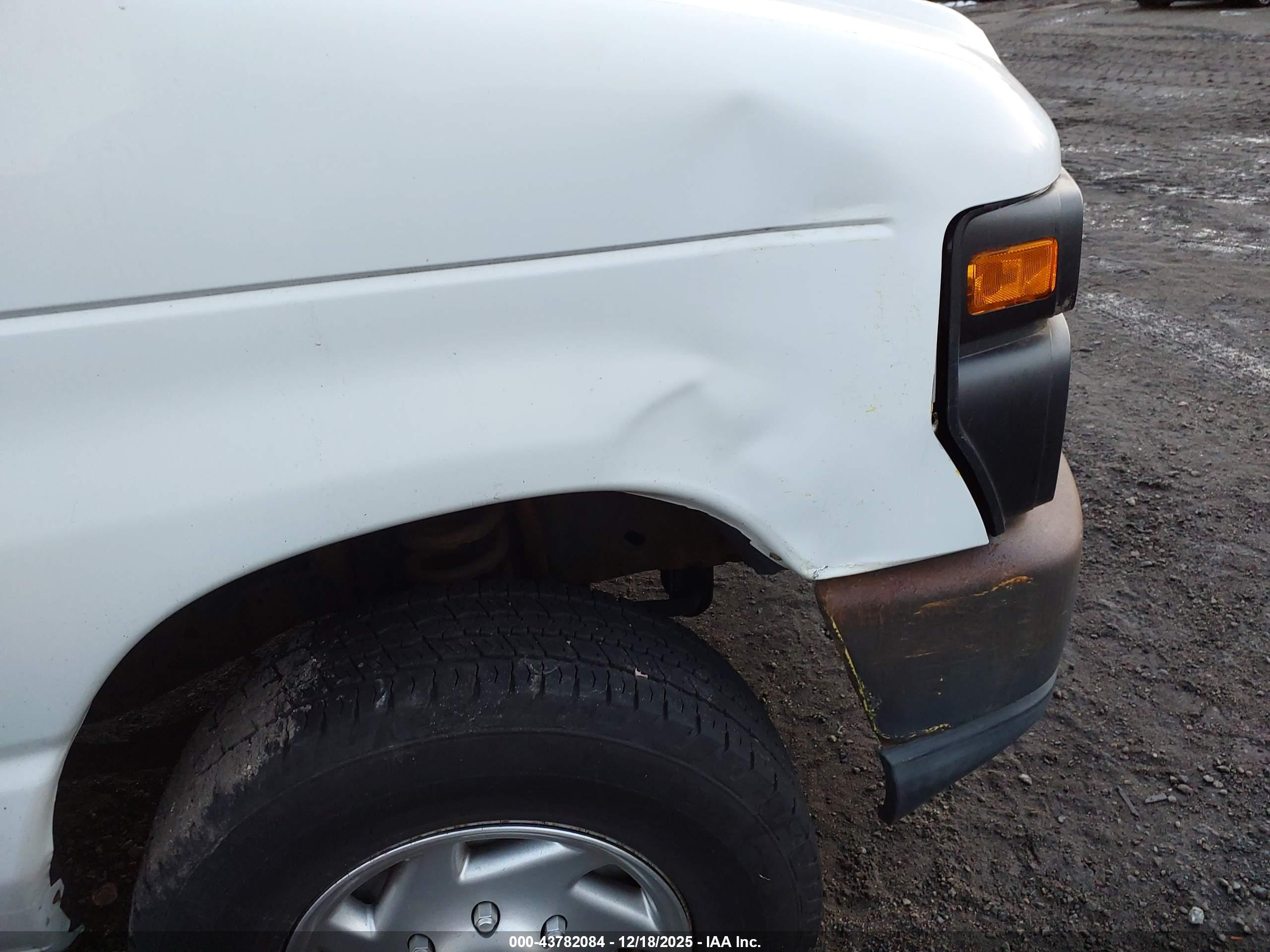 FORD E-250 image 6