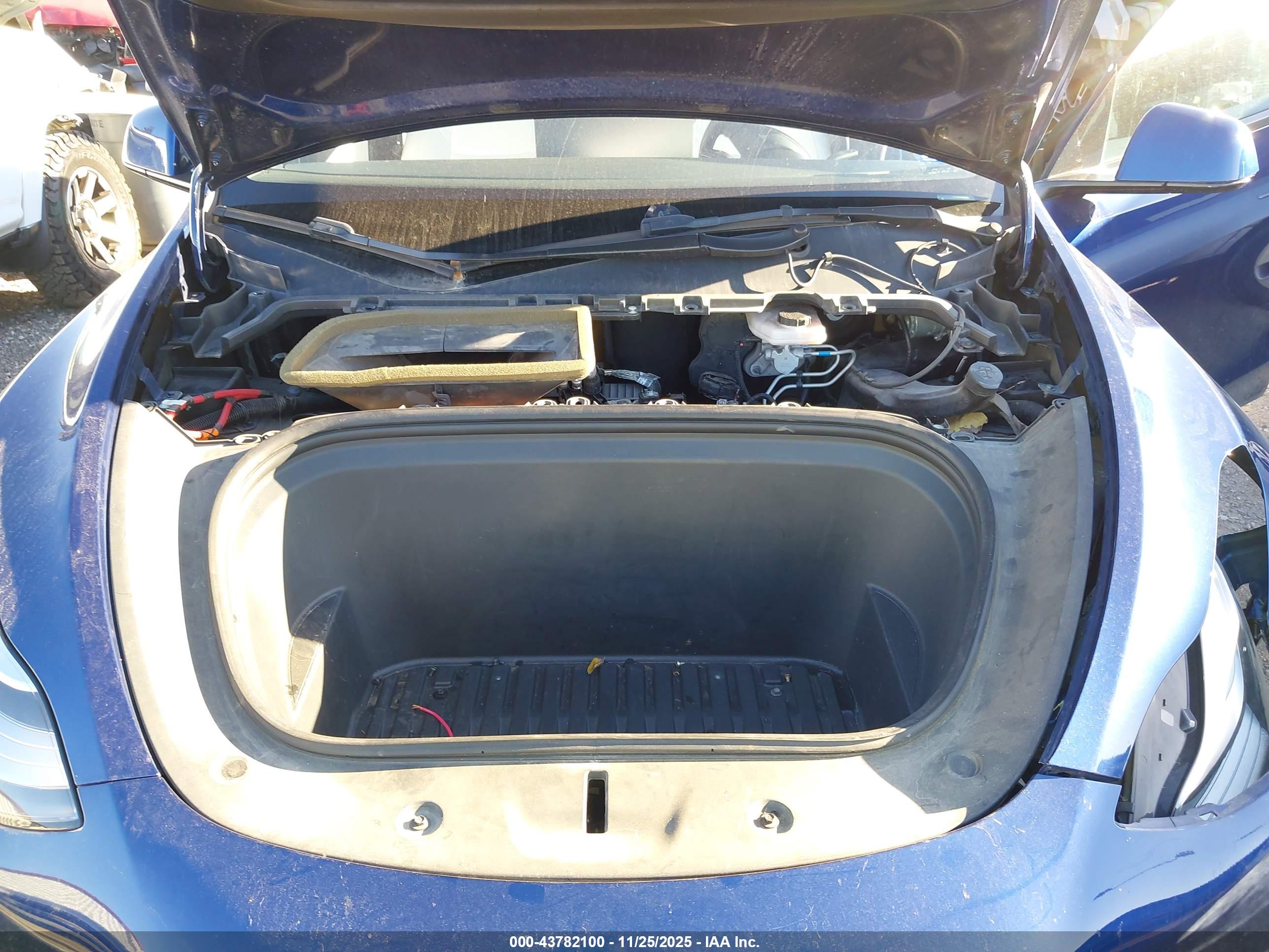 TESLA MODEL image 10