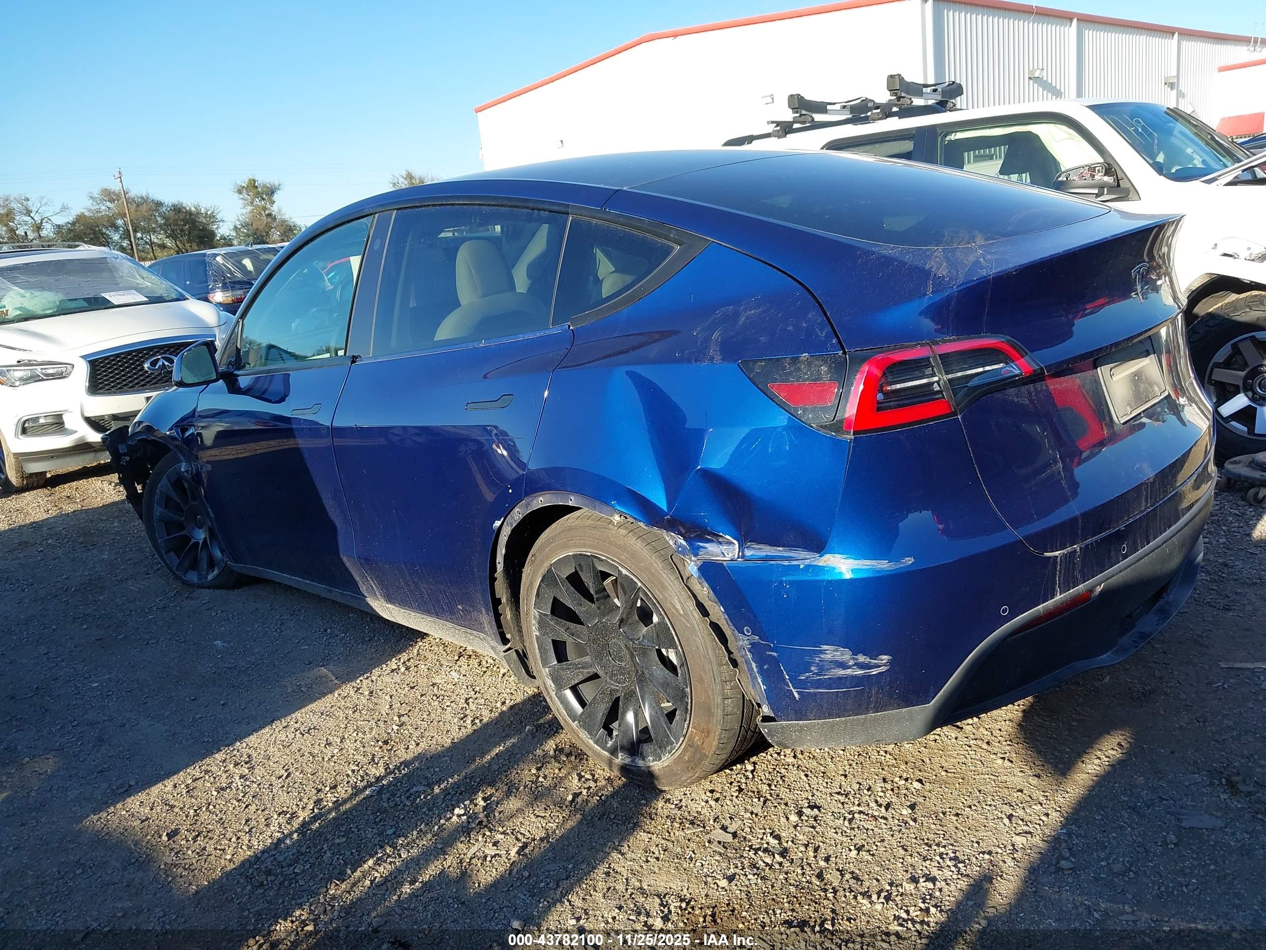 TESLA MODEL image 3