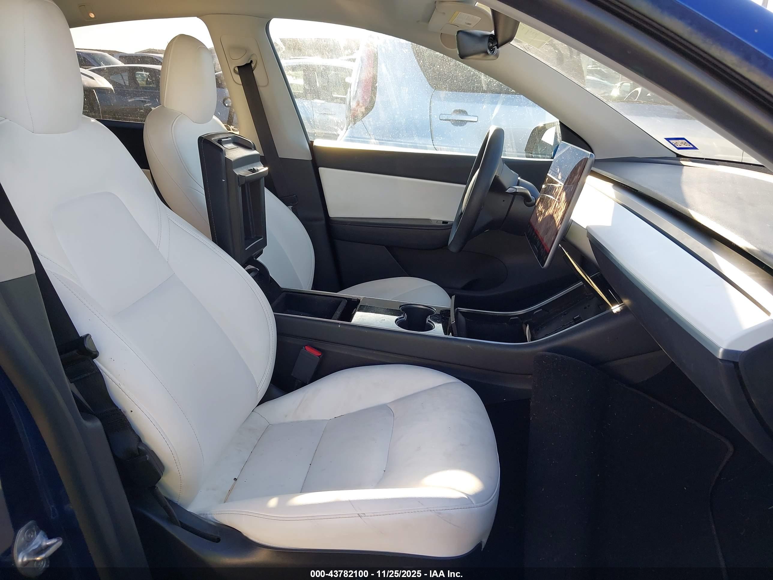 TESLA MODEL image 5