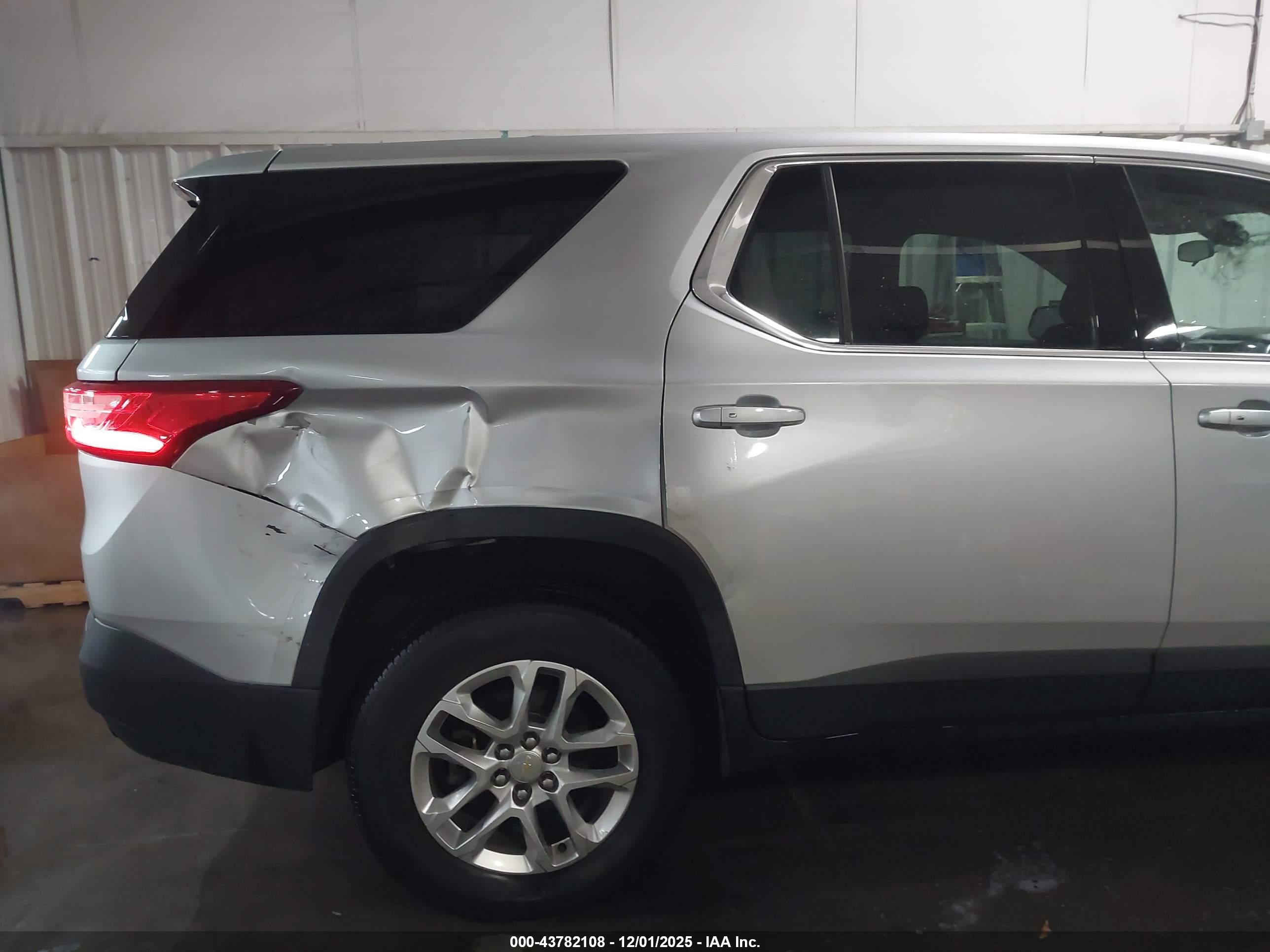CHEVROLET TRAVERSE image 6
