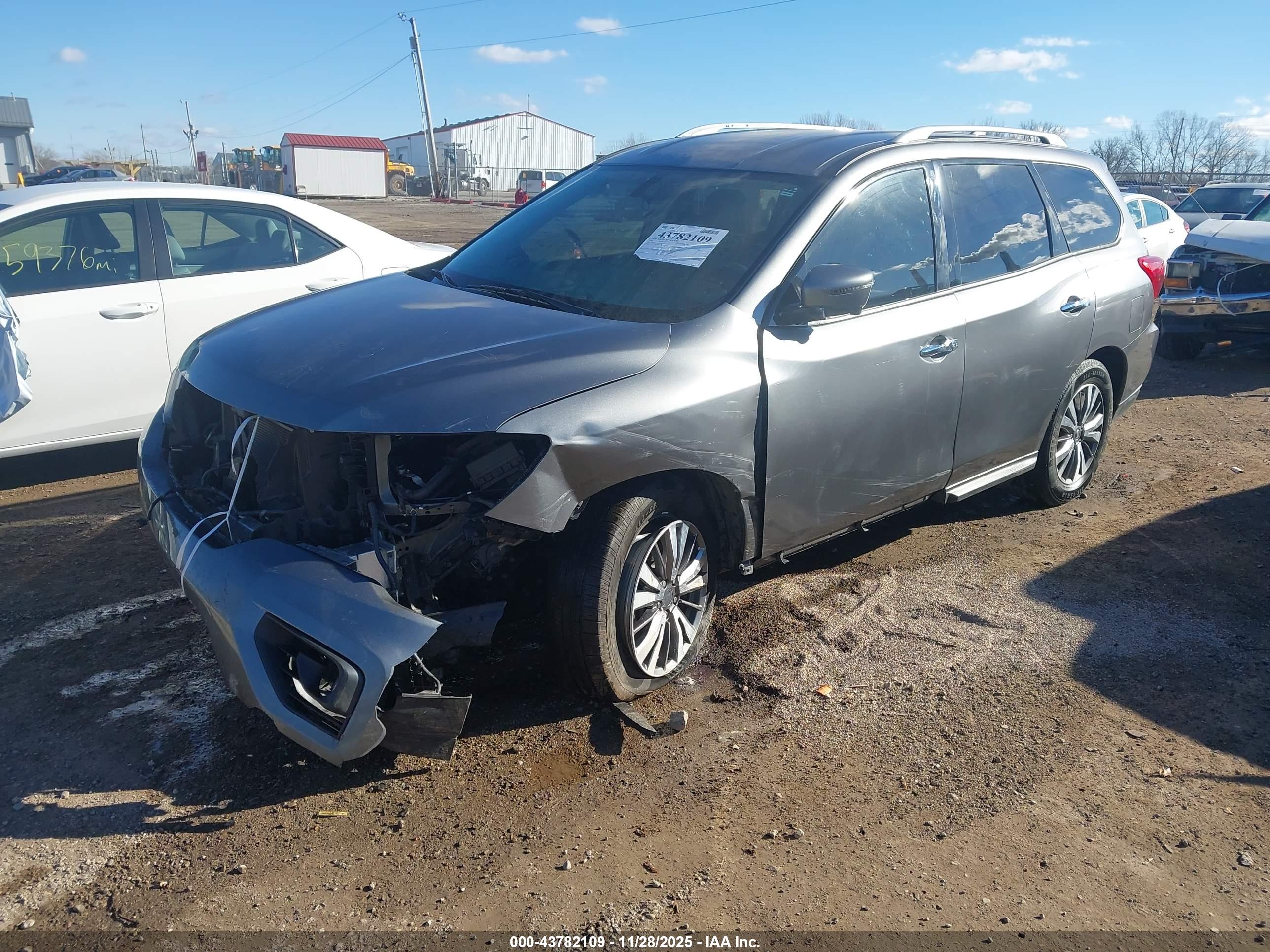 NISSAN PATHFINDER image 2