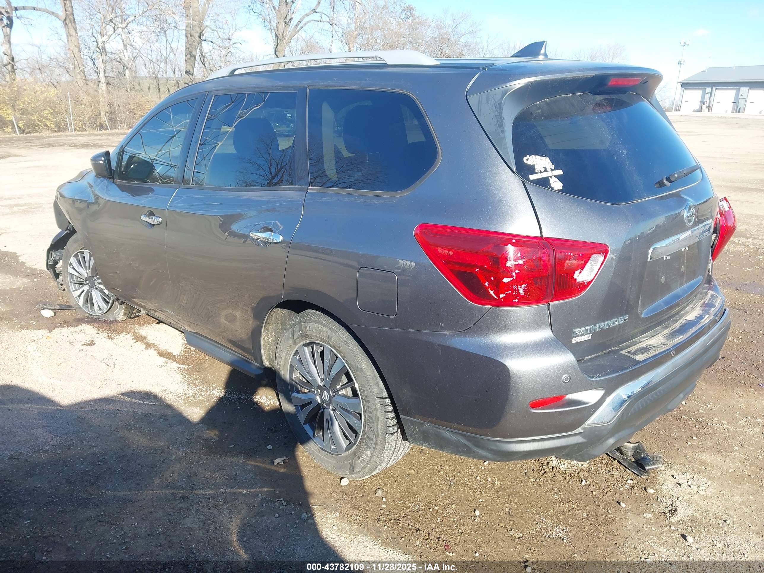 NISSAN PATHFINDER image 3