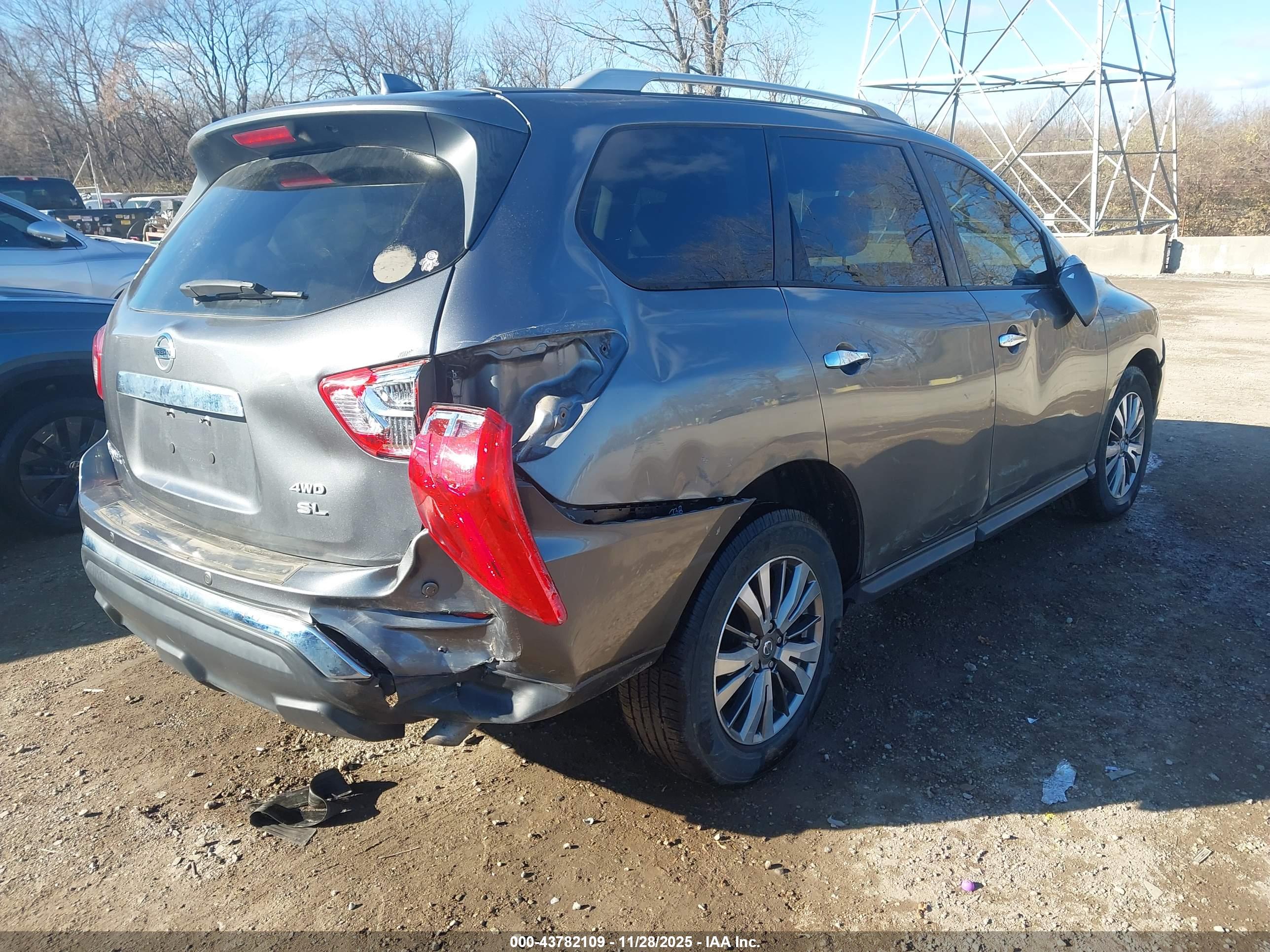 NISSAN PATHFINDER image 4