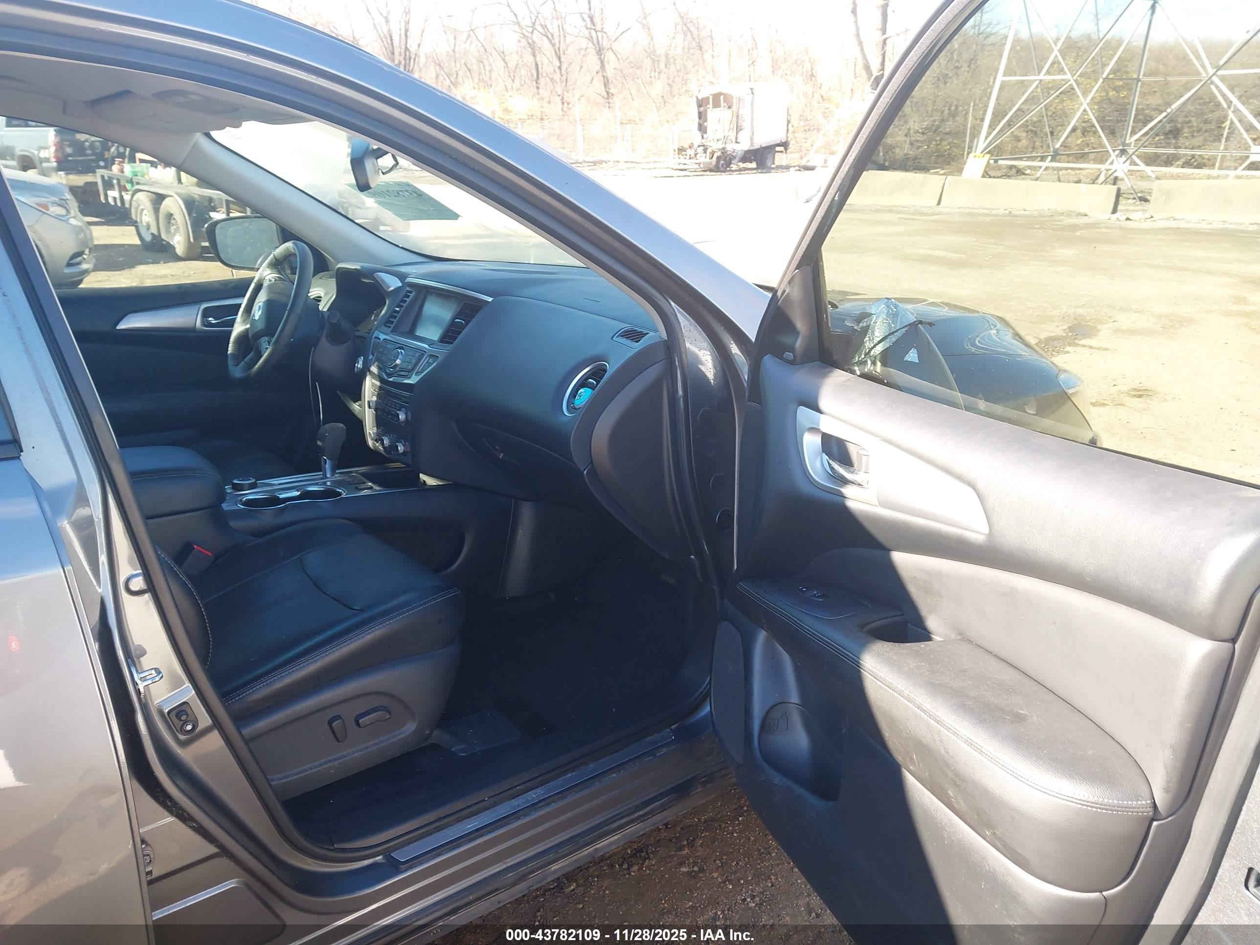 NISSAN PATHFINDER image 5