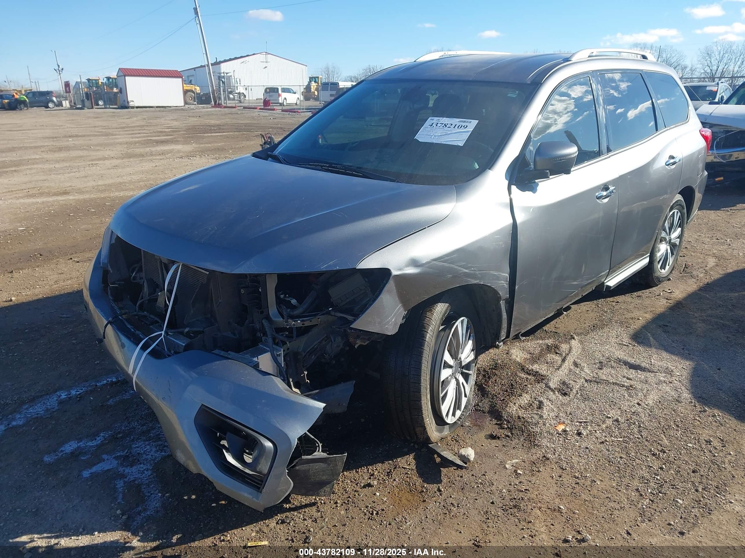 NISSAN PATHFINDER image 6