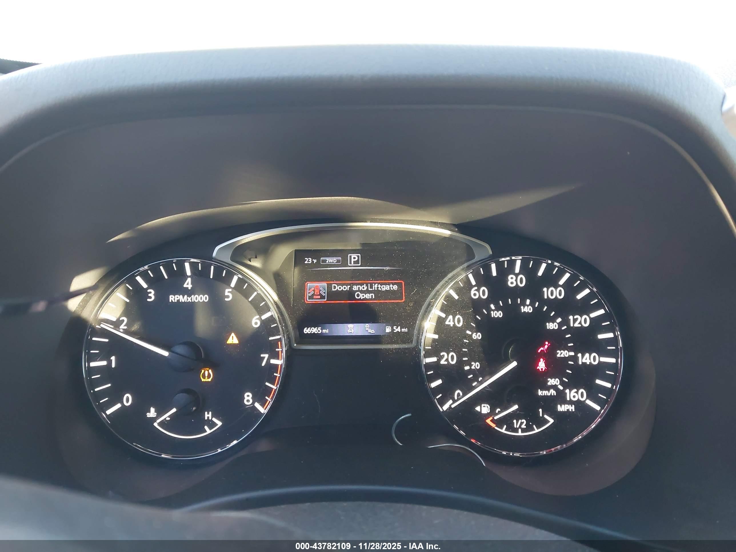 NISSAN PATHFINDER image 7