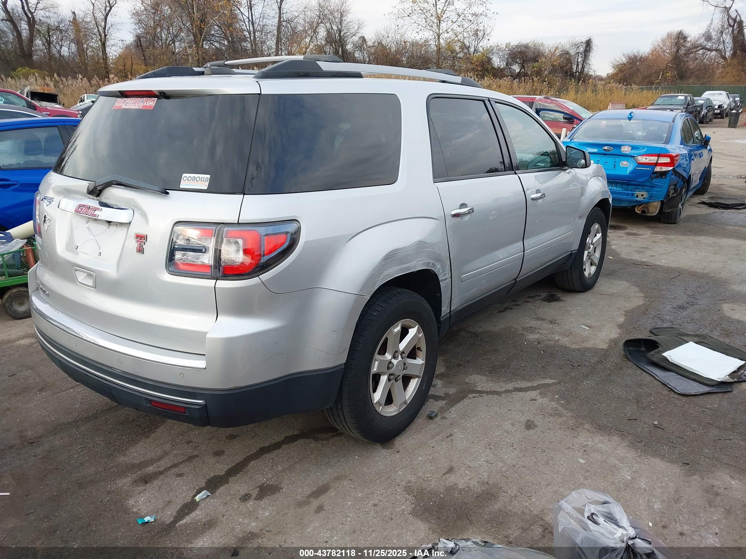 GMC ACADIA image 4
