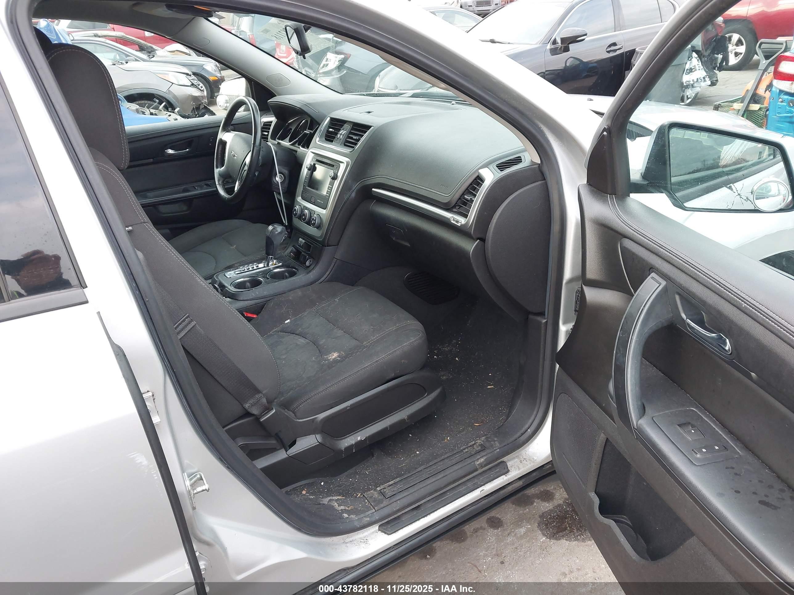 GMC ACADIA image 5