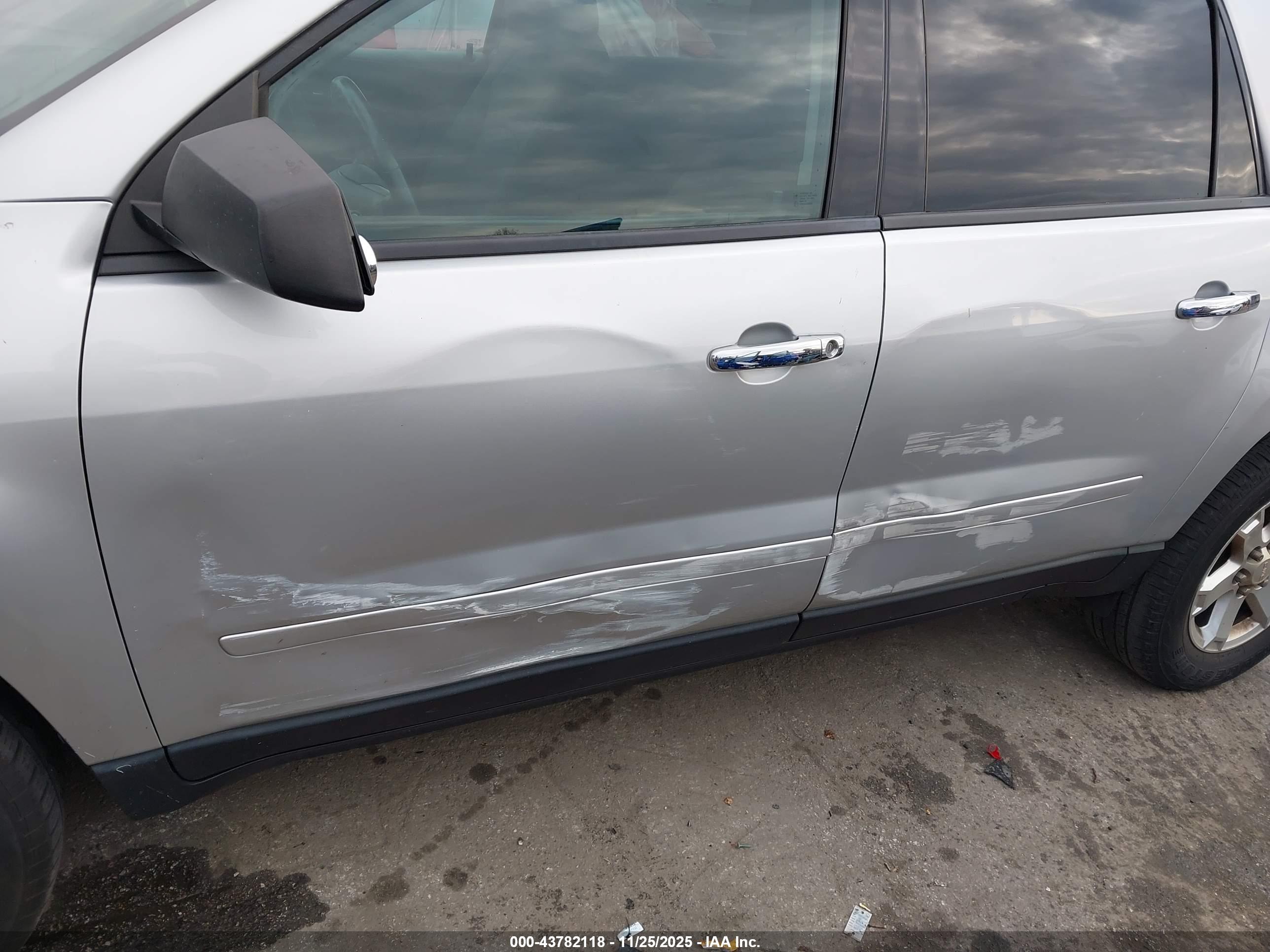 GMC ACADIA image 6