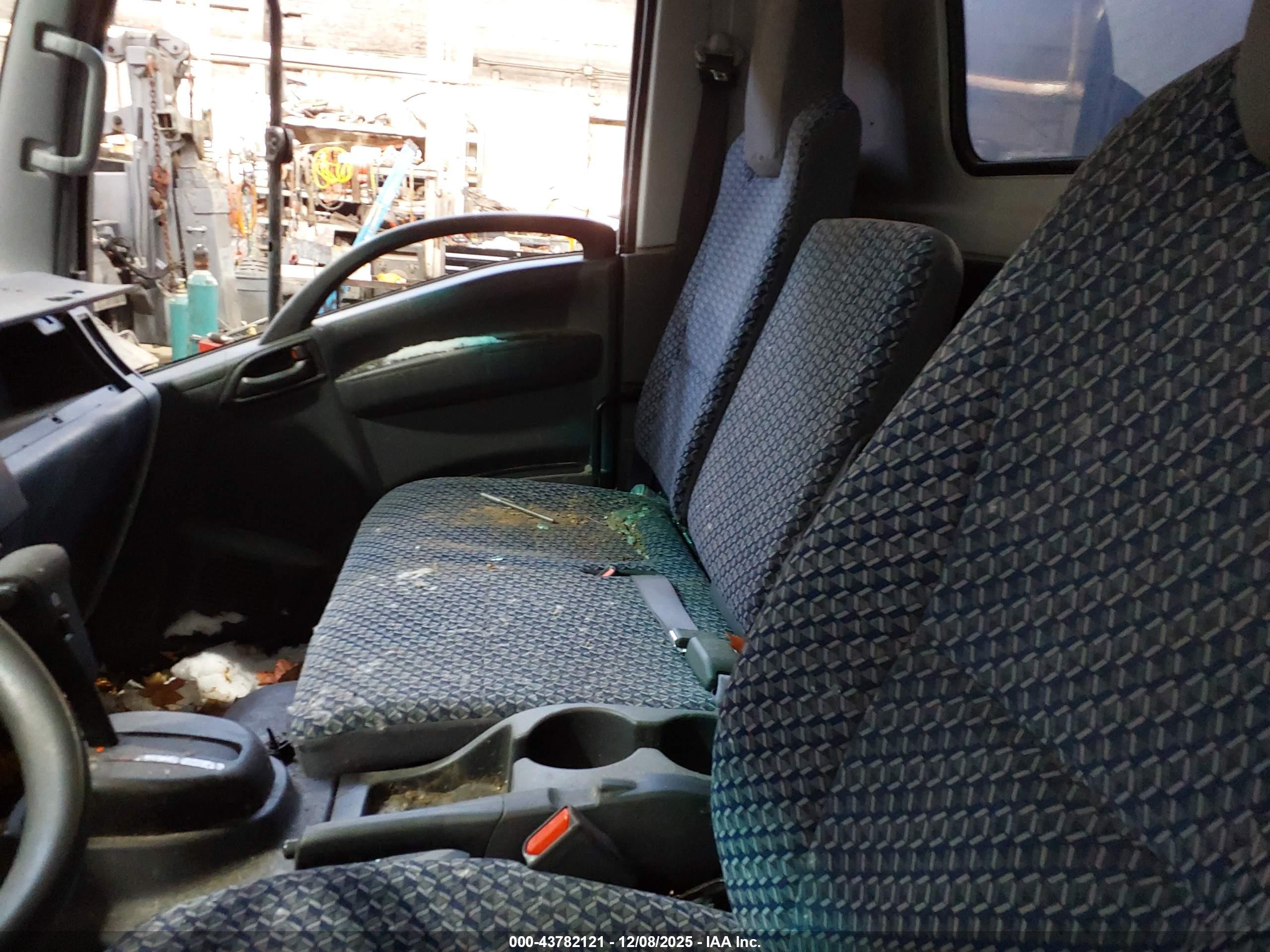 ISUZU NRR image 8
