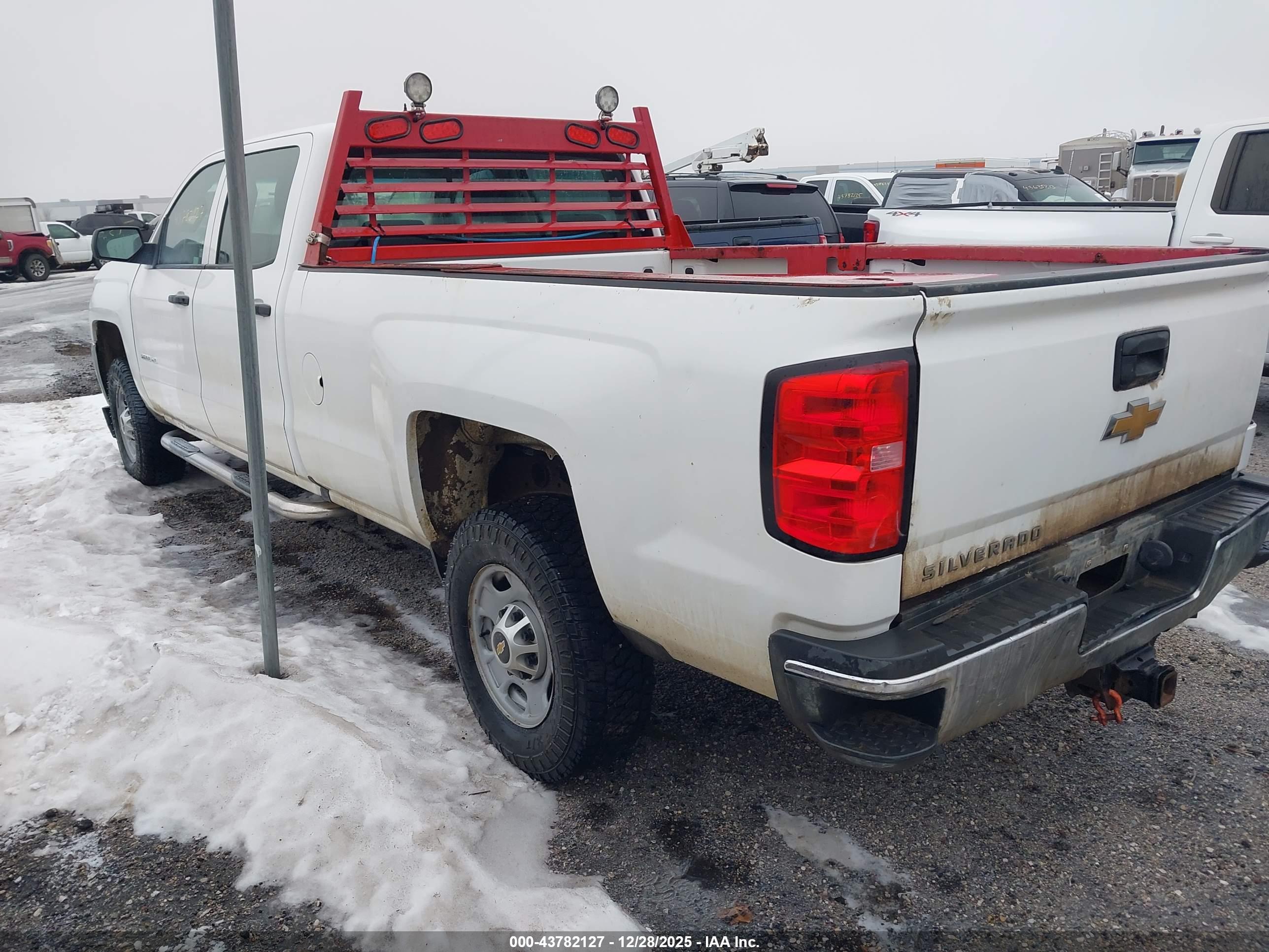 CHEVROLET SILVERADO image 3