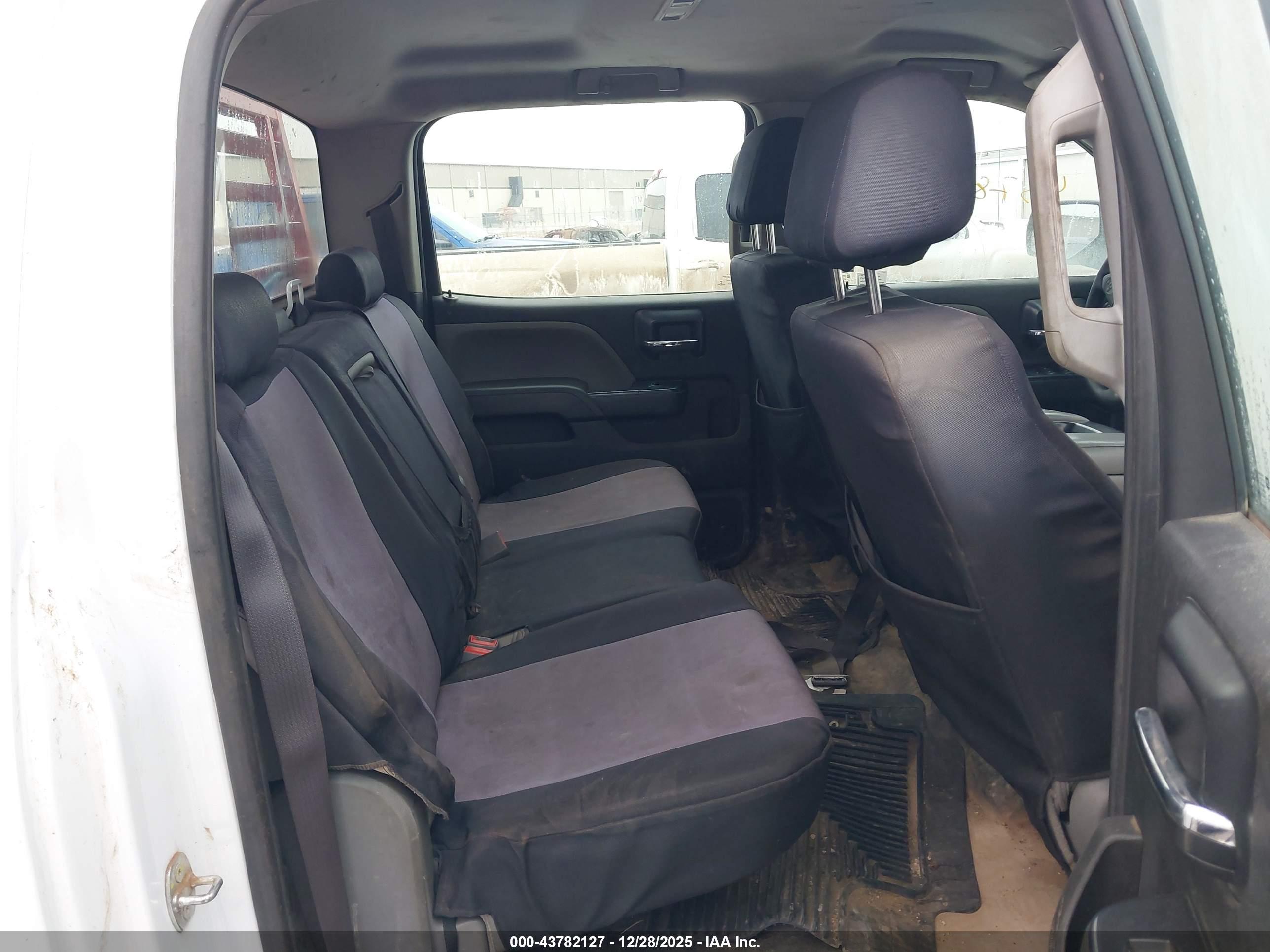 CHEVROLET SILVERADO image 8