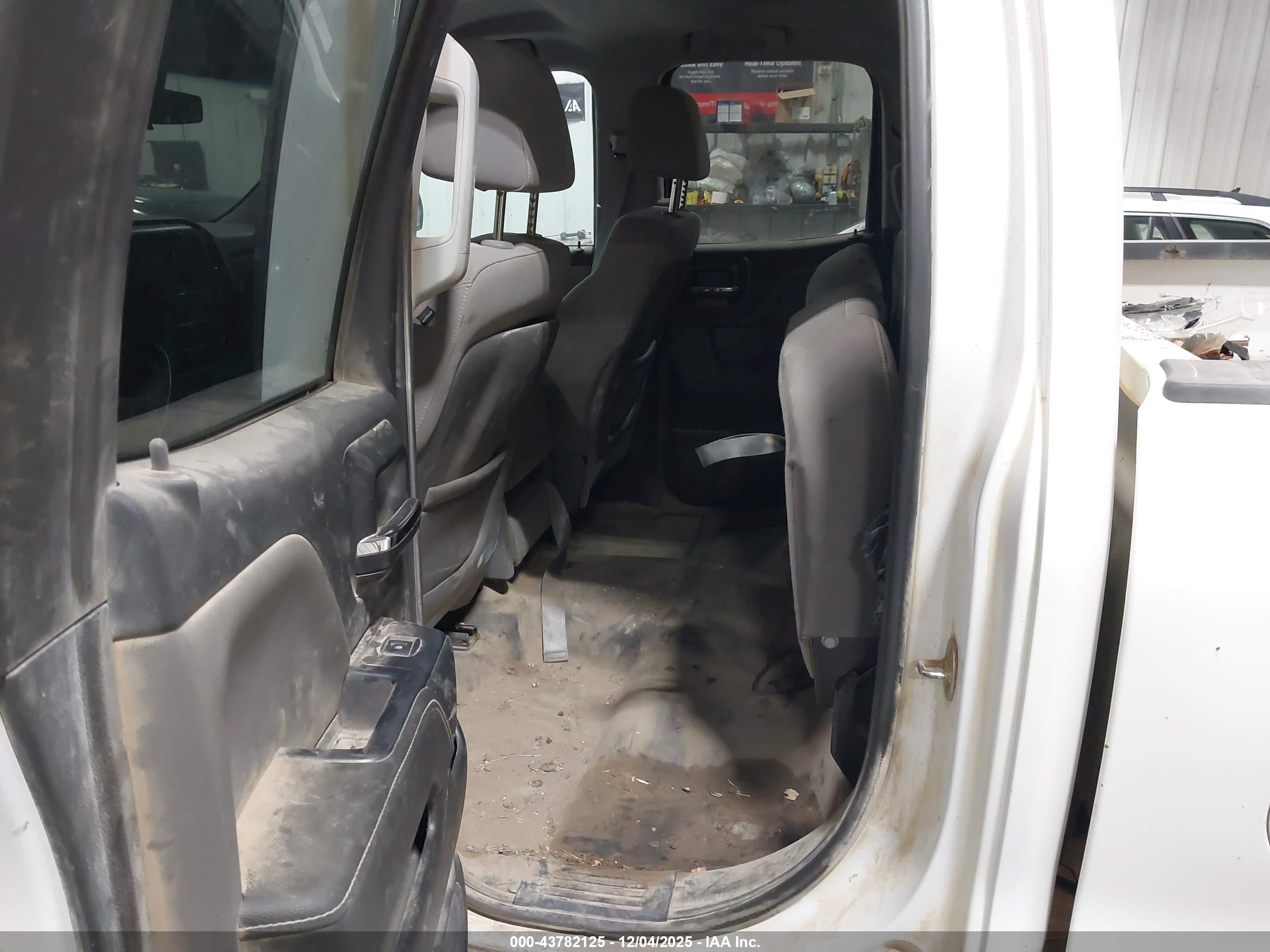 CHEVROLET SILVERADO image 8