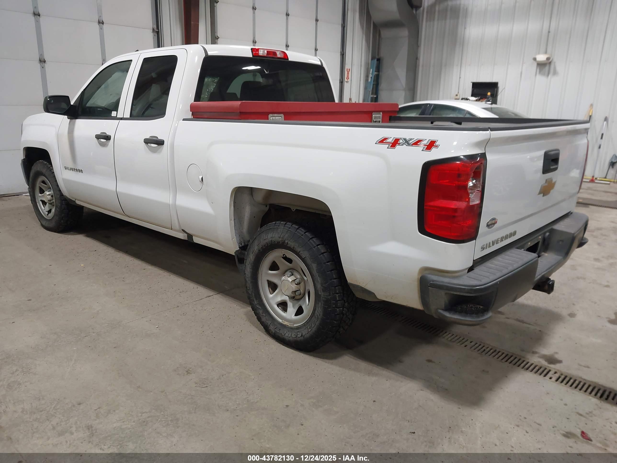 CHEVROLET SILVERADO image 3