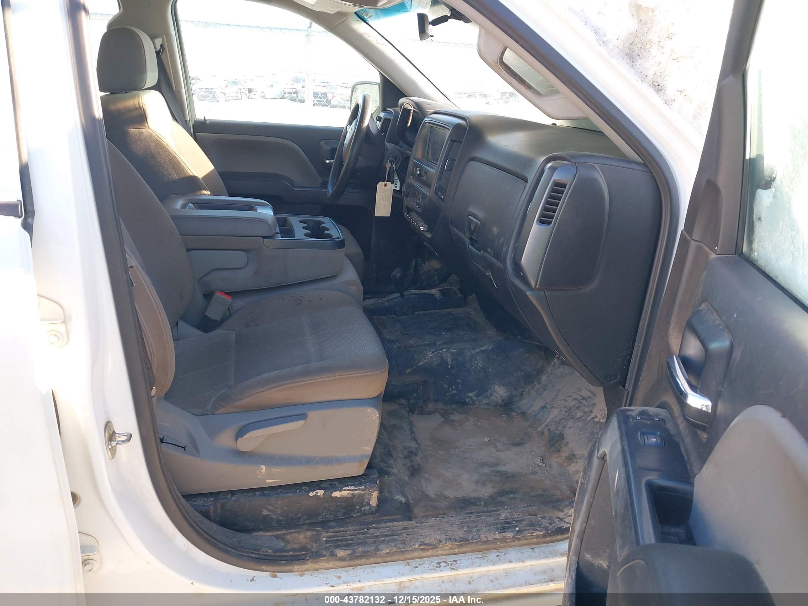 CHEVROLET SILVERADO image 5