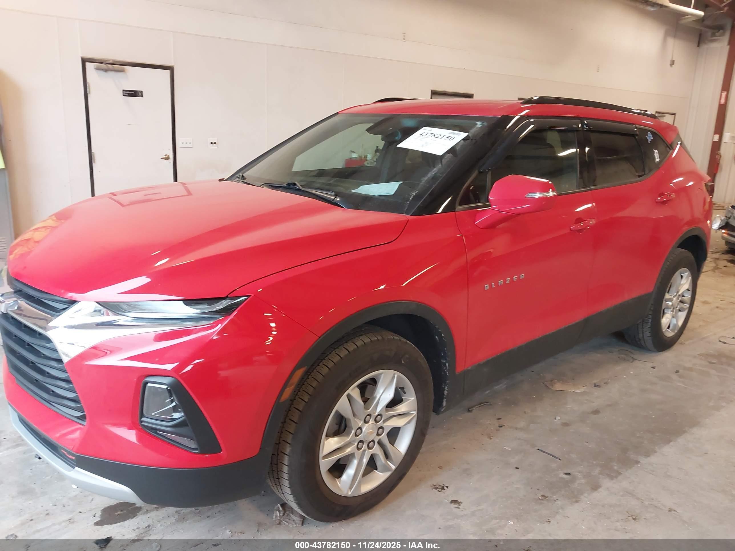 CHEVROLET BLAZER image 2