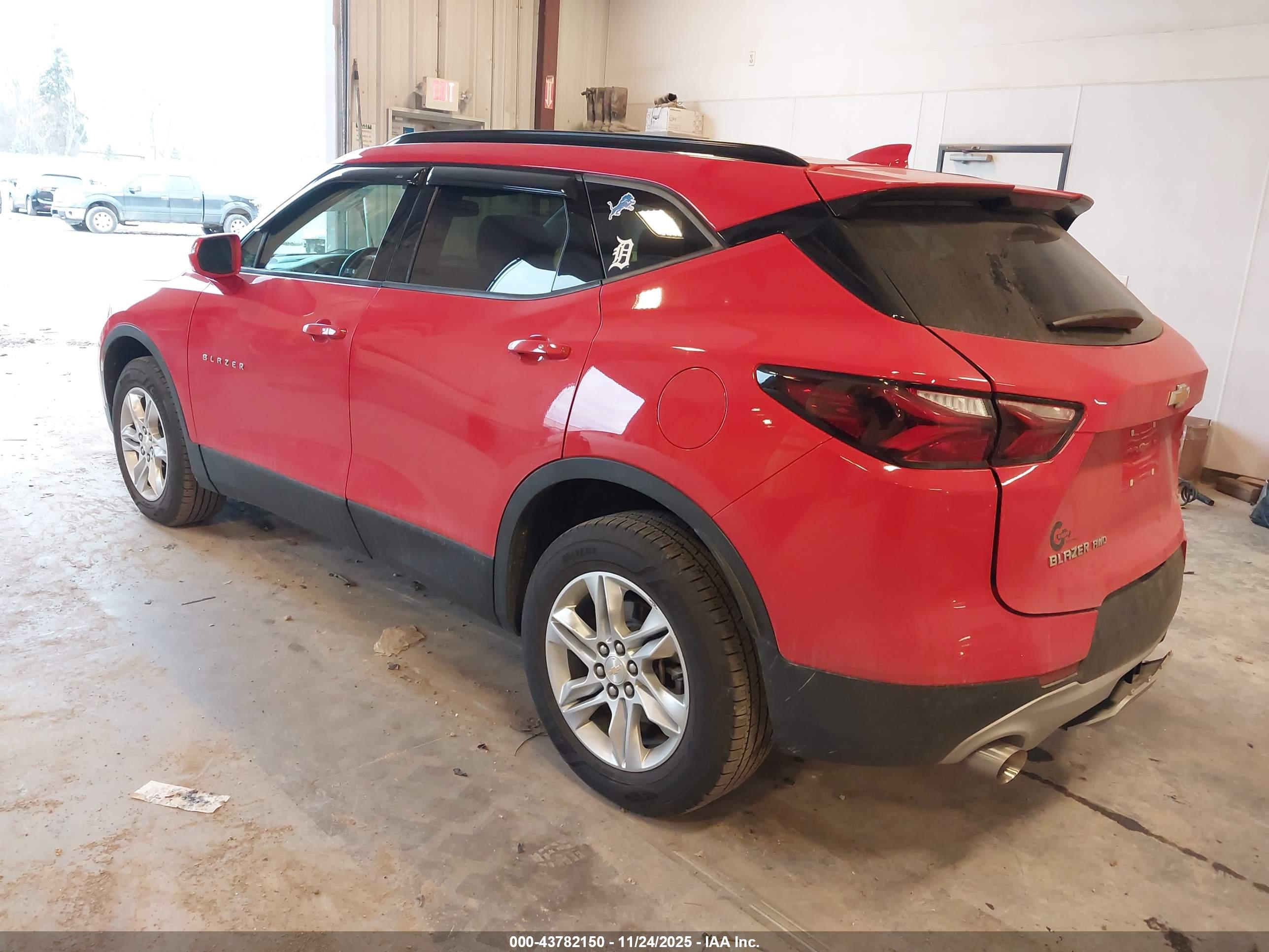 CHEVROLET BLAZER image 3