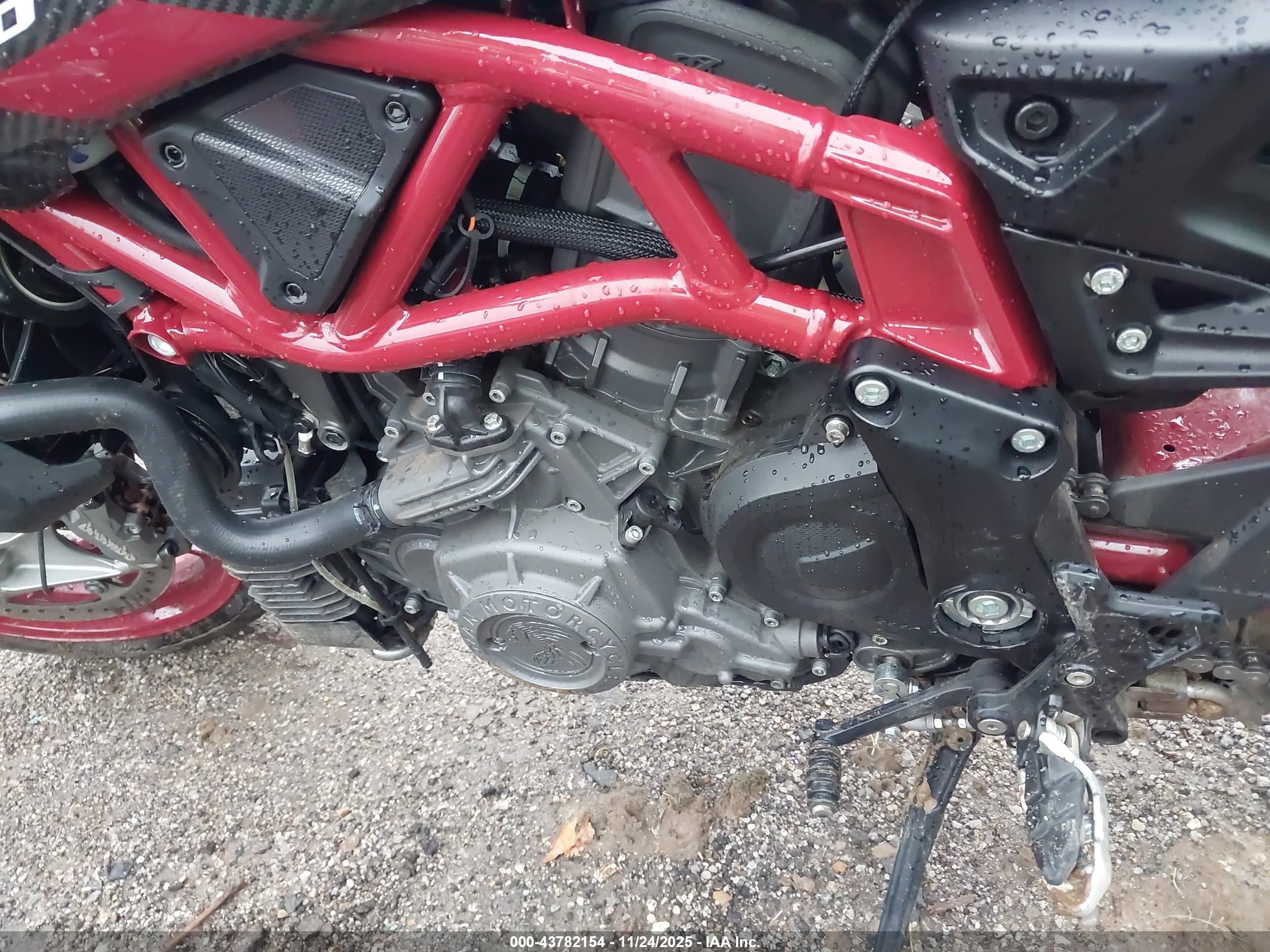 INDIAN MOTORCYCLE image 9