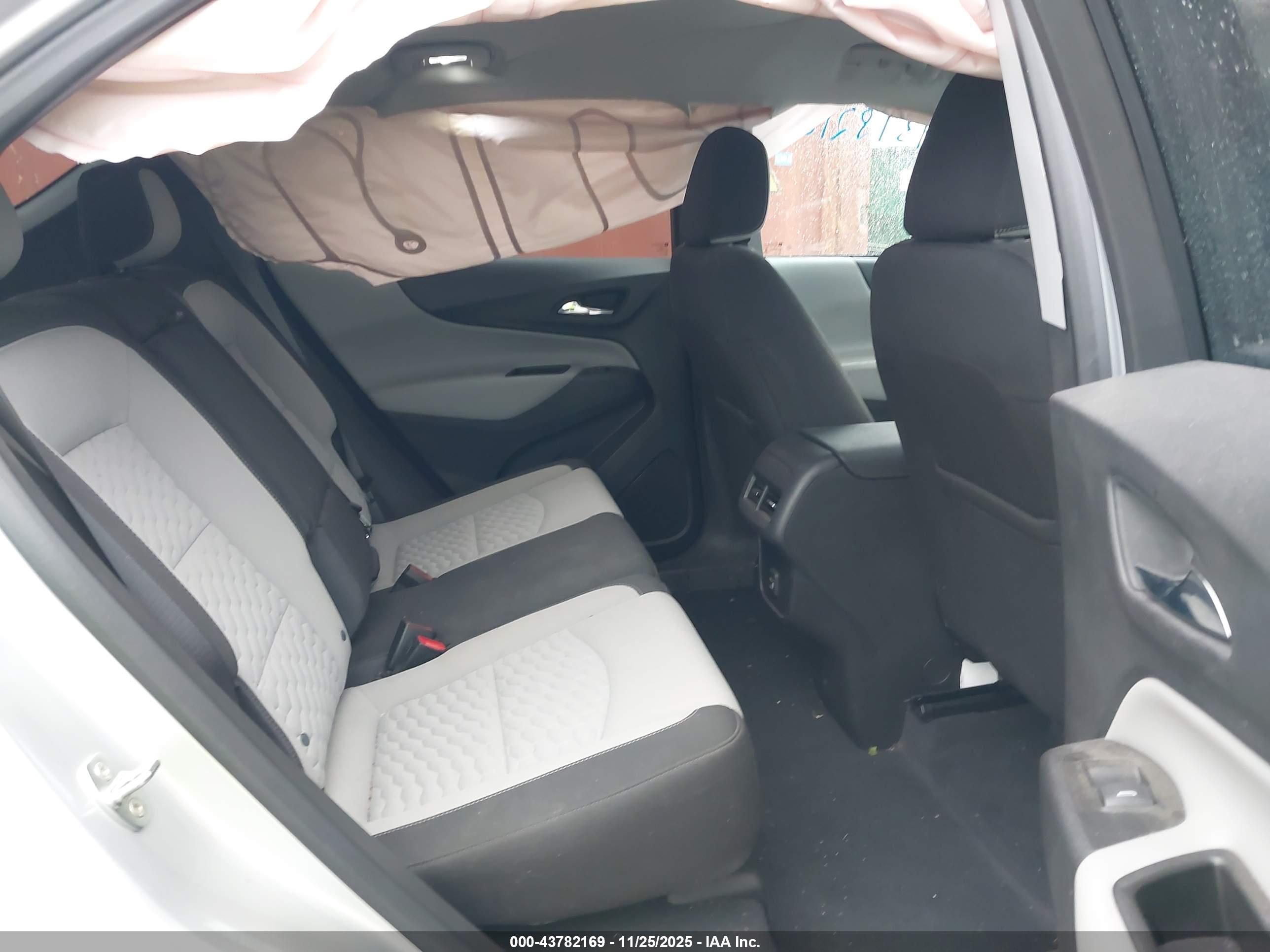 CHEVROLET EQUINOX image 8